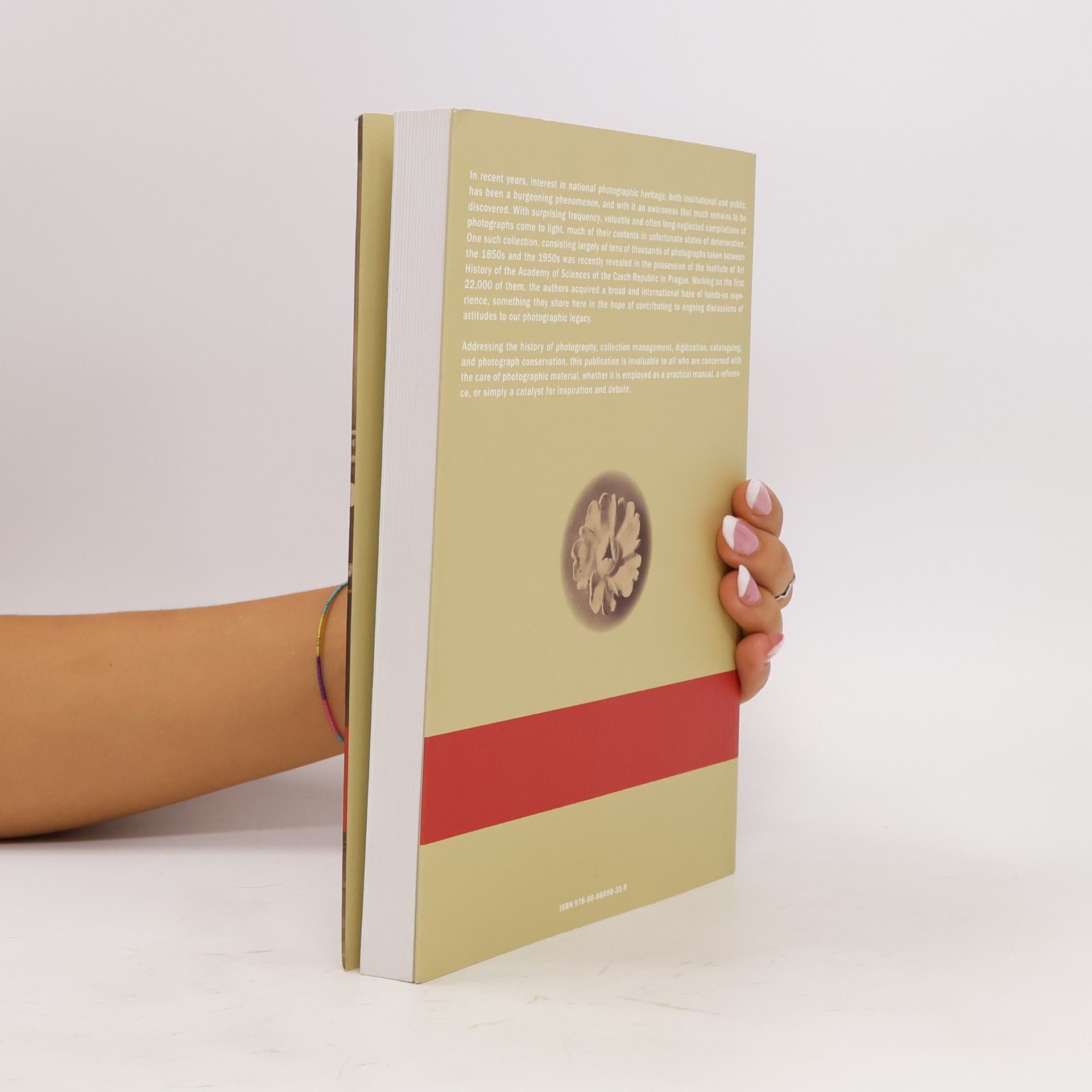 Jiří Roháček Oudadate Pix : revealing a photographic archive
