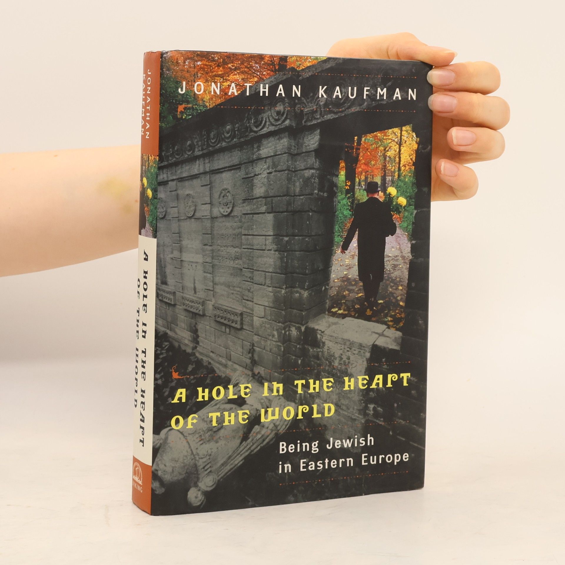 Jonathan Kaufman A Hole in the Heart of the World