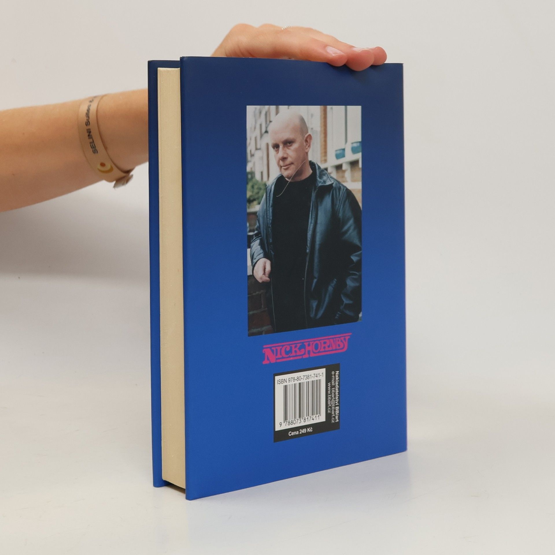 Nick Hornby Julie, demoverze