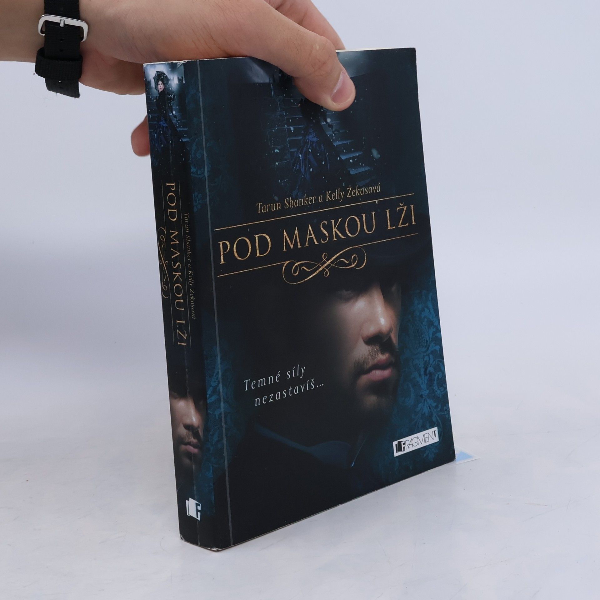 Tarun Shanker Pod maskou lži