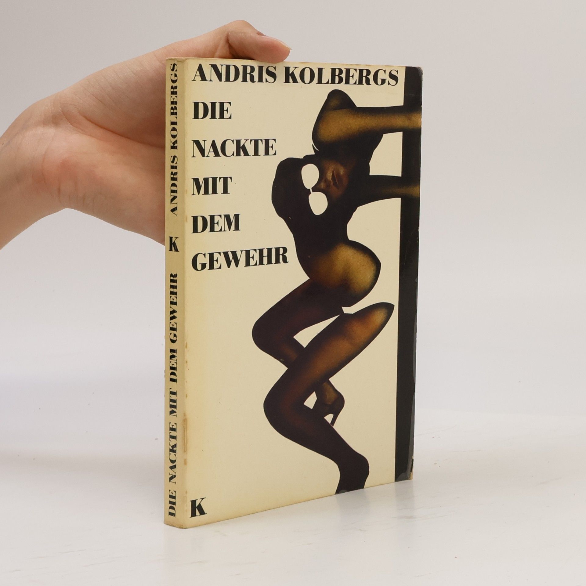 Die Nackte mit dem Gewehr