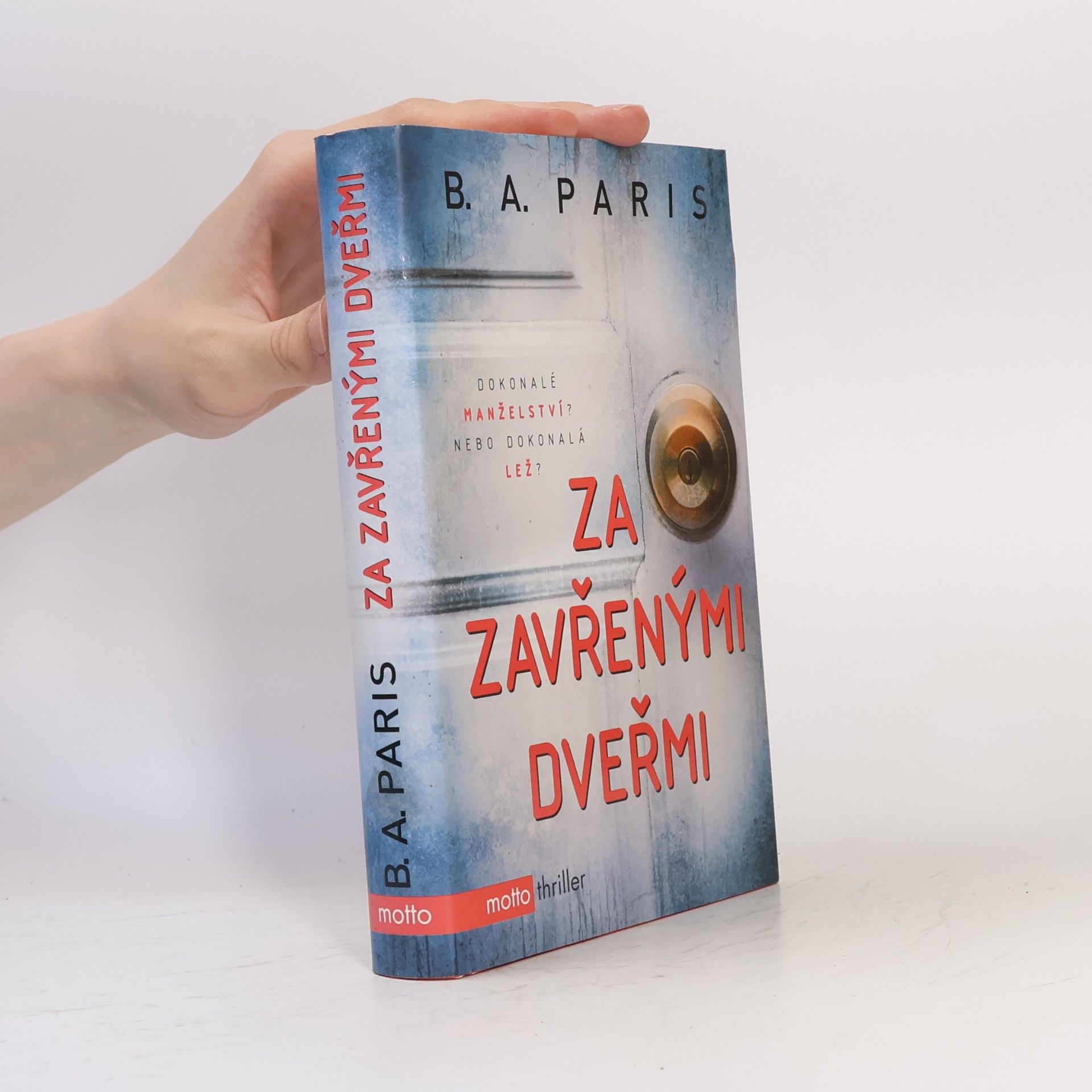 B.A. Paris Za zavřenými dveřmi
