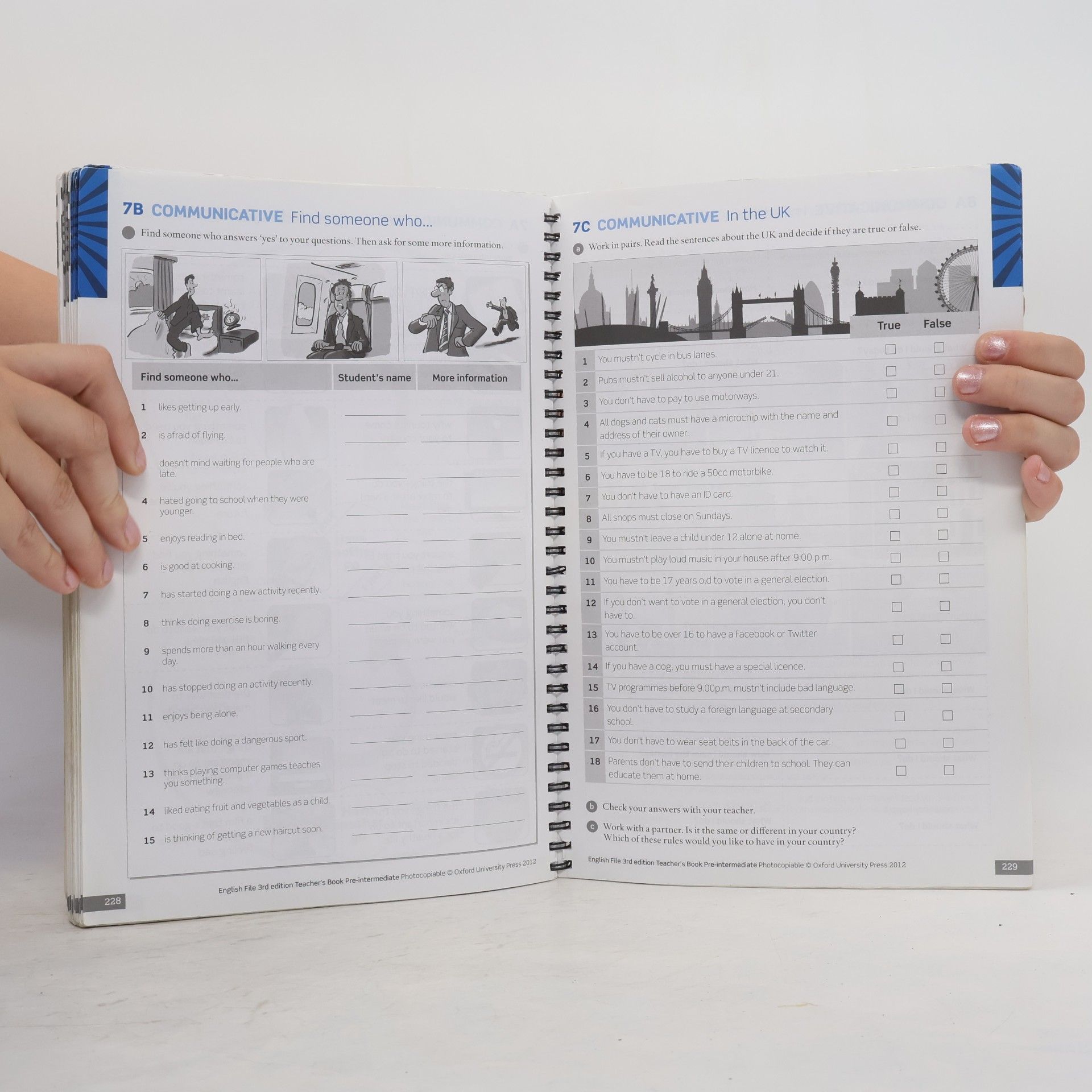 Clive Oxeden English File Pre-intermediate Teacher´s Book with Test and Assessment CD-ROM (3rd)