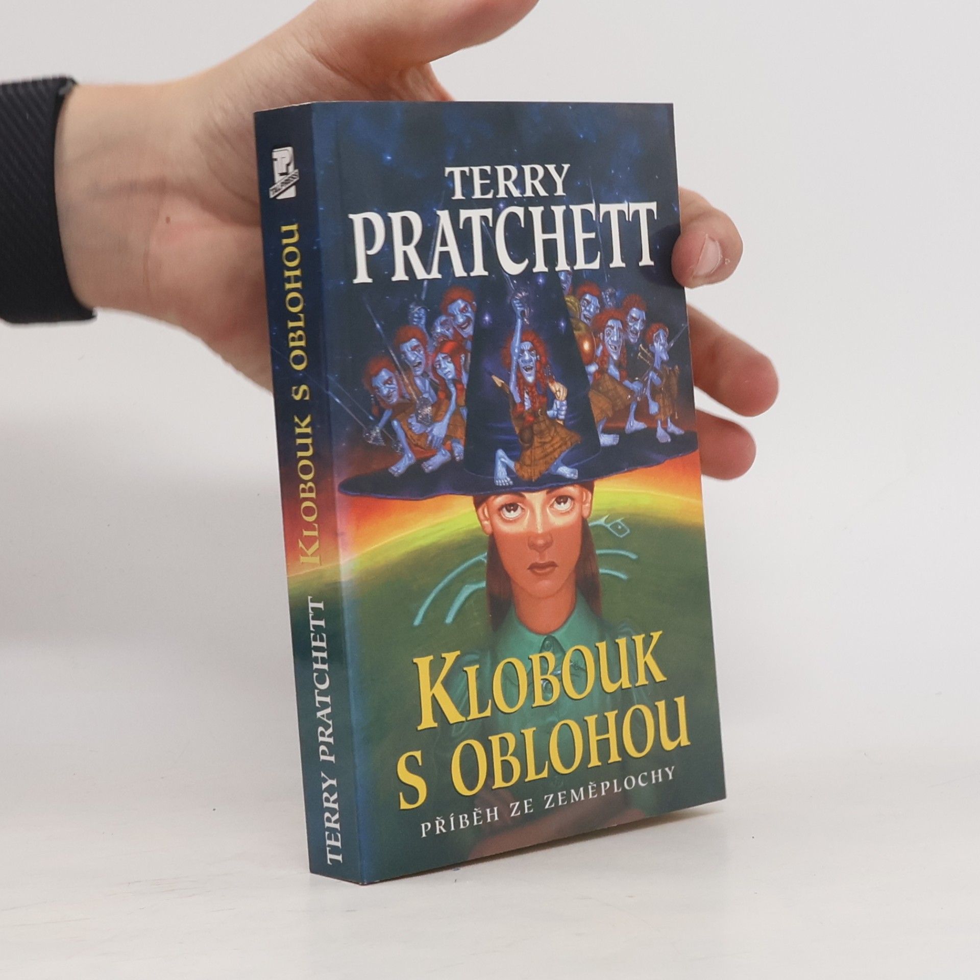 Terry Pratchett Klobouk s oblohou