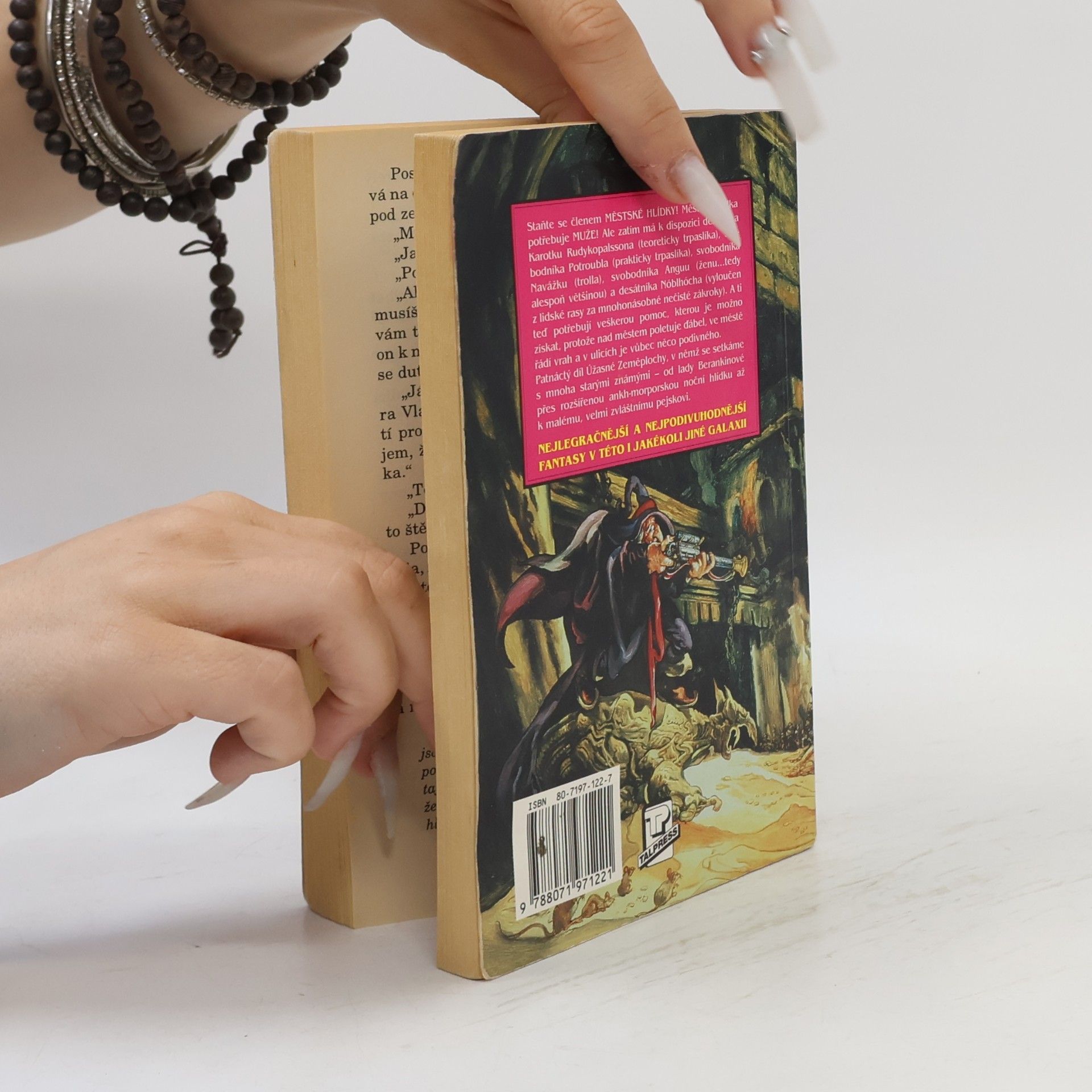 Terry Pratchett Muži ve zbrani