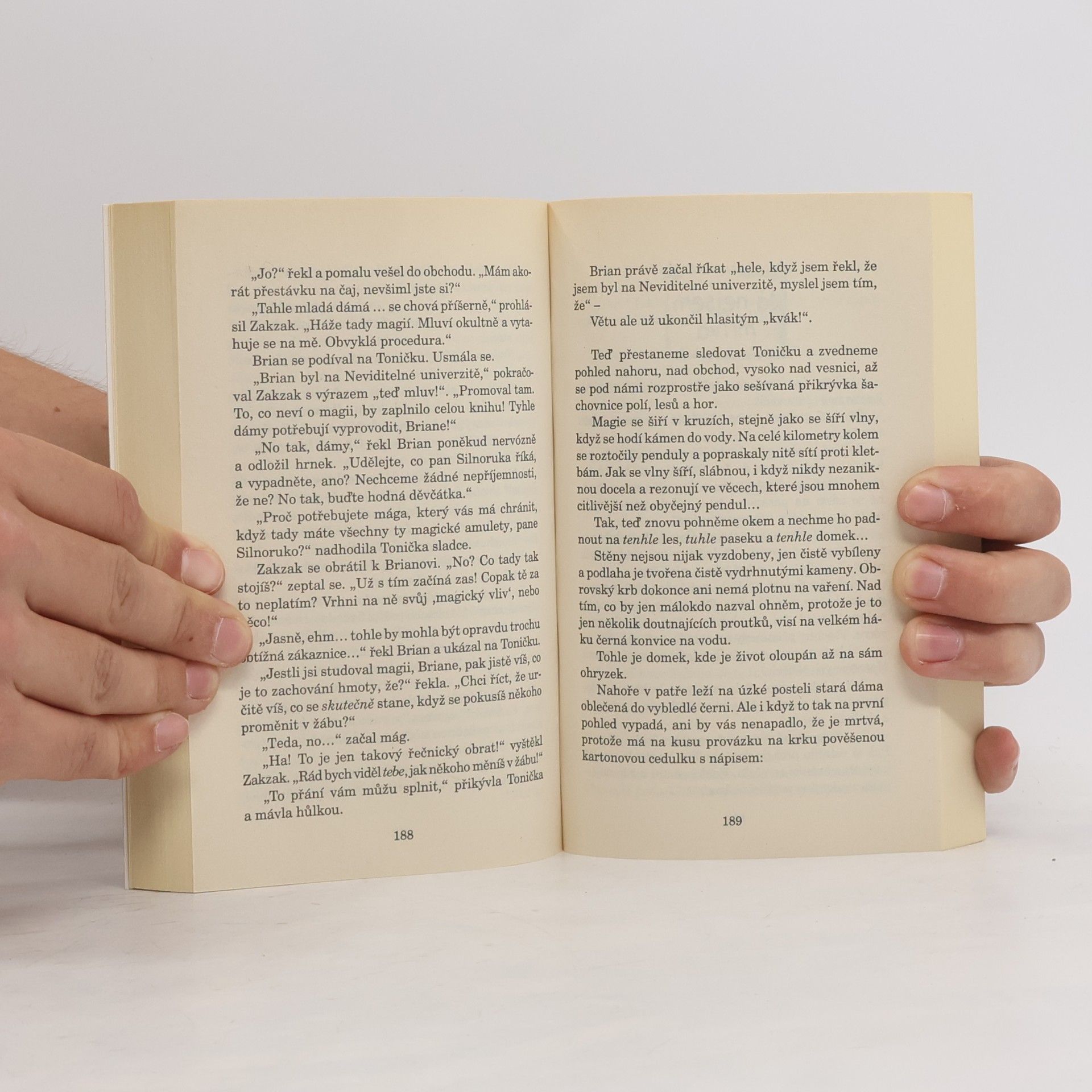 Terry Pratchett Klobouk s oblohou