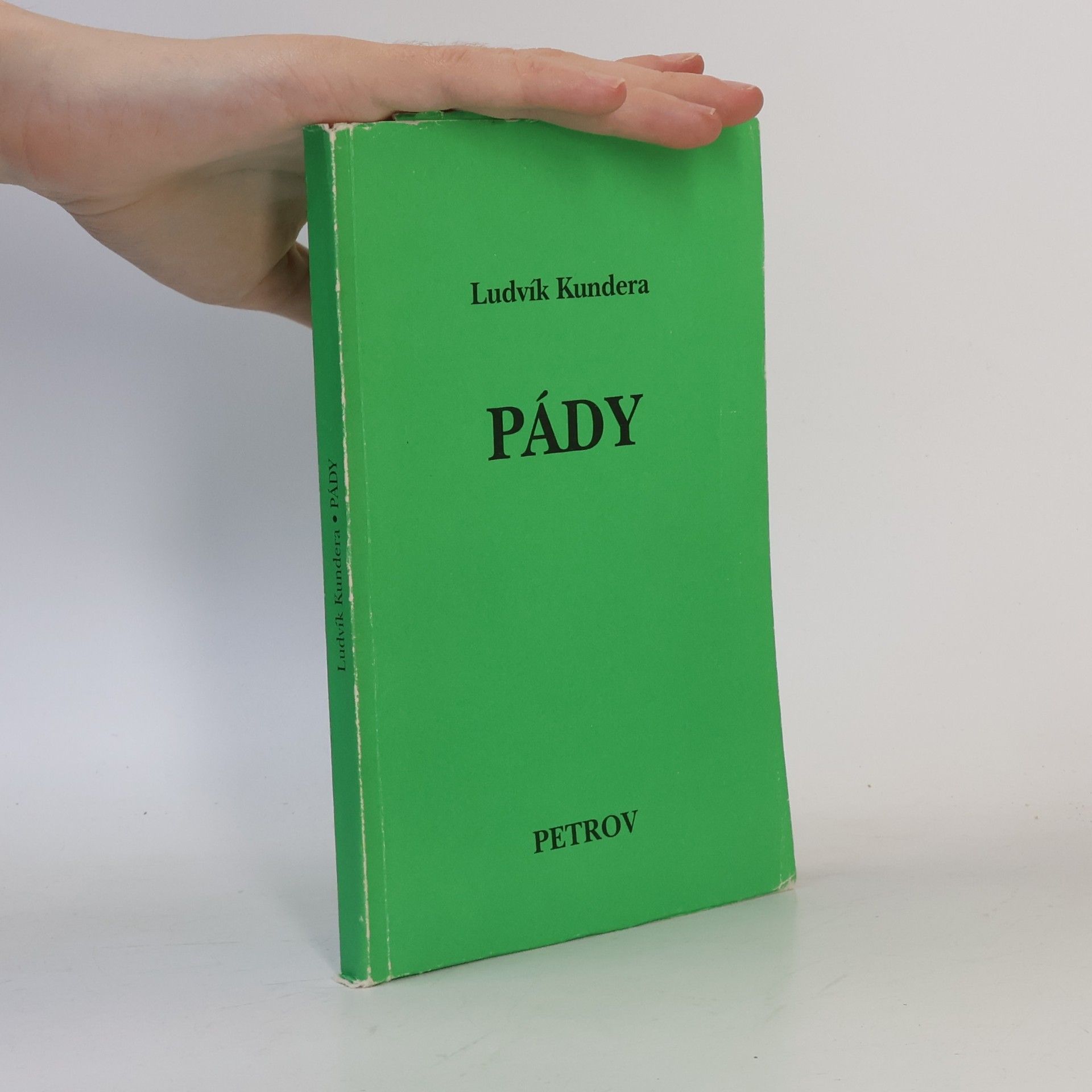 Pády.