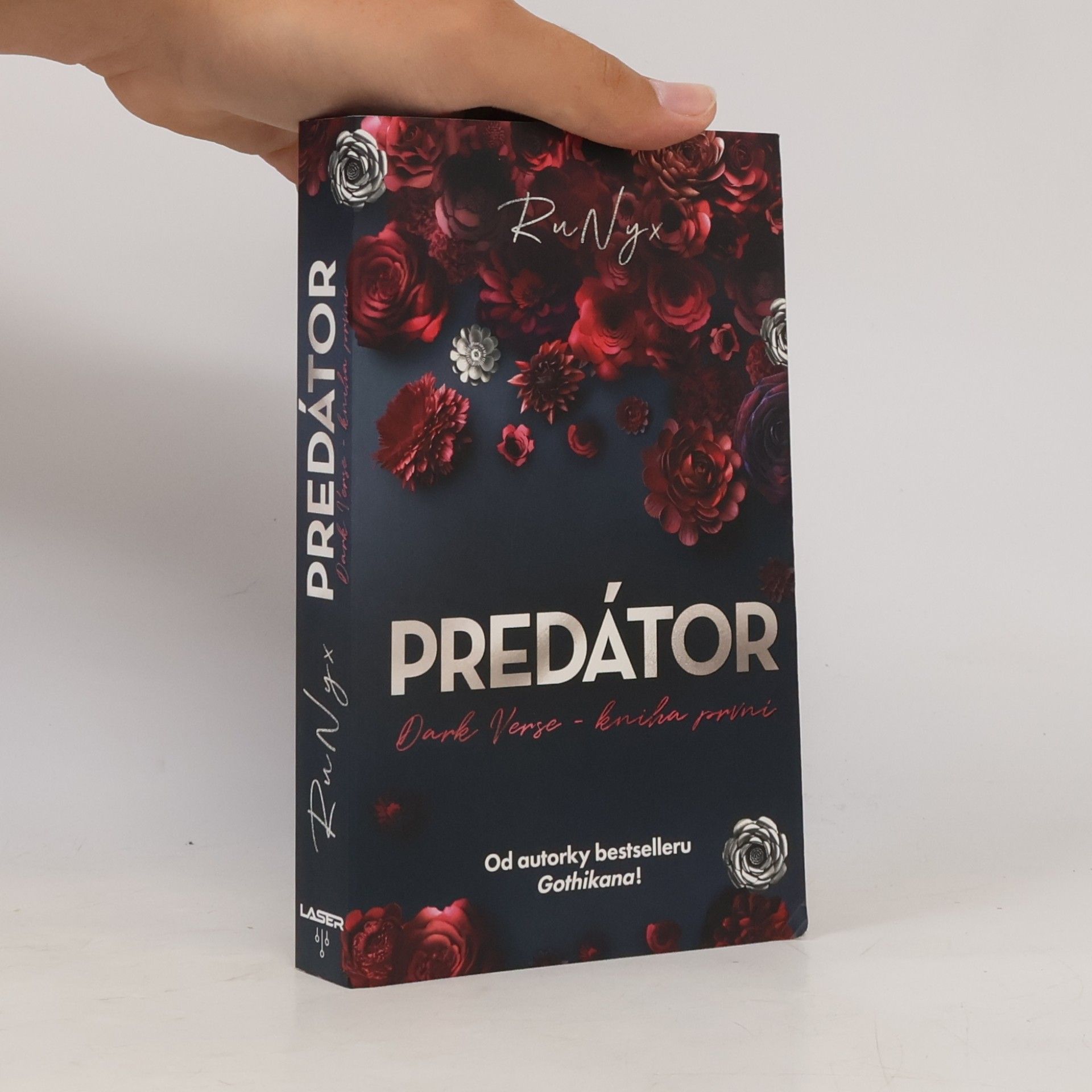 Dark Verse. Kniha první, Predátor