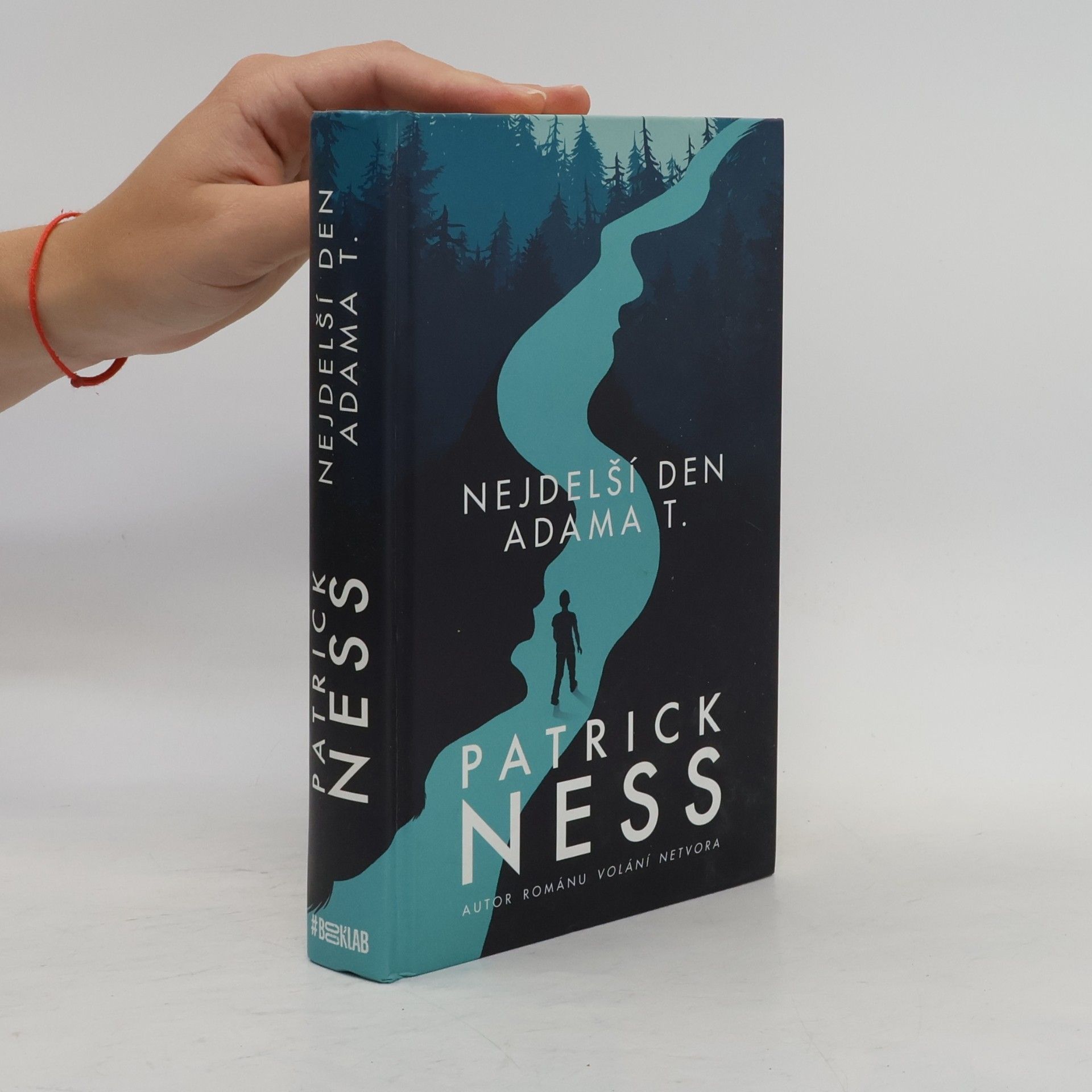 Patrick Ness Nejdelší den Adama T.