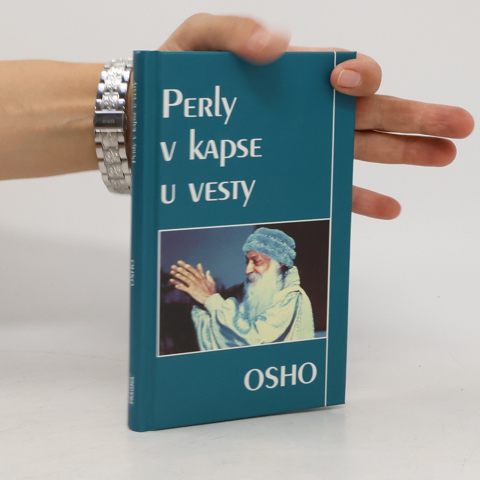Ošó Perly v kapse u vesty