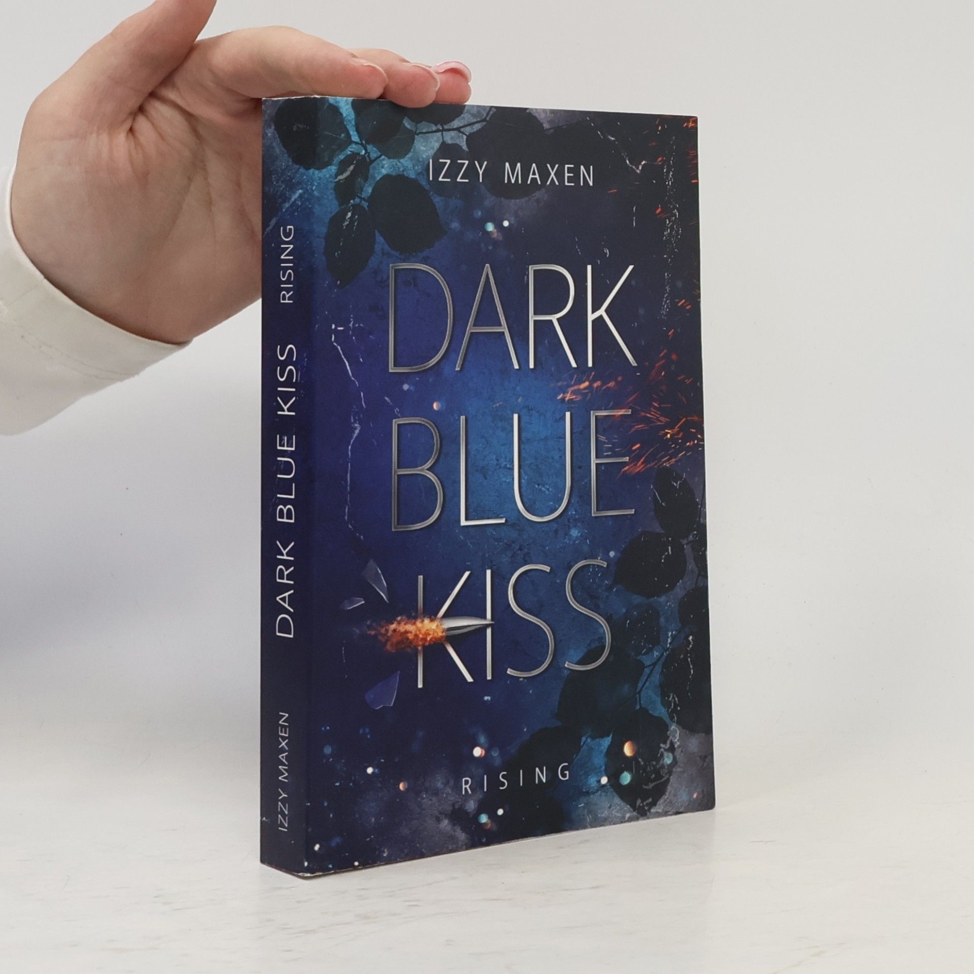 Izzy Maxen Dark Blue Kiss: Rising