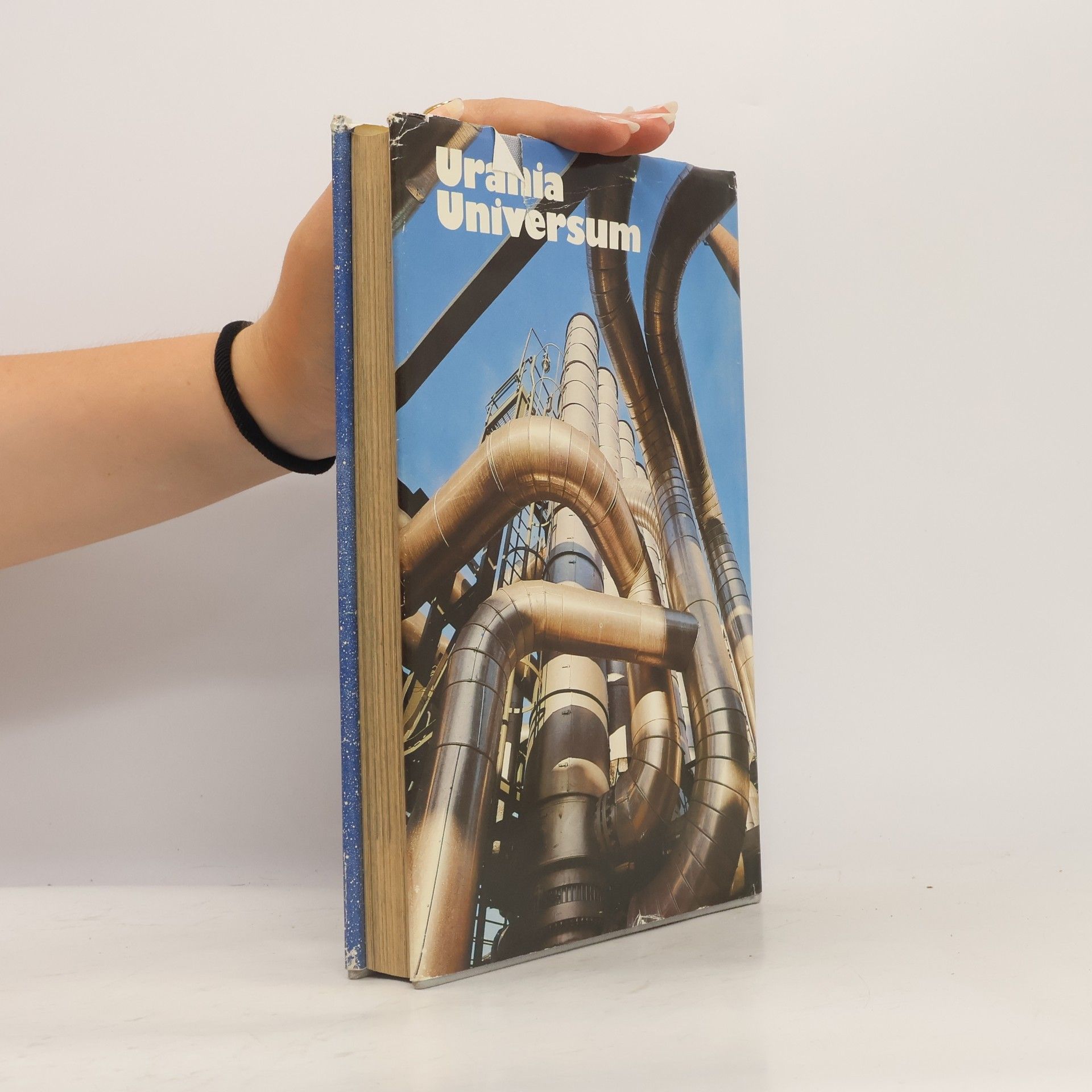 Autores varios Urania Universum 28