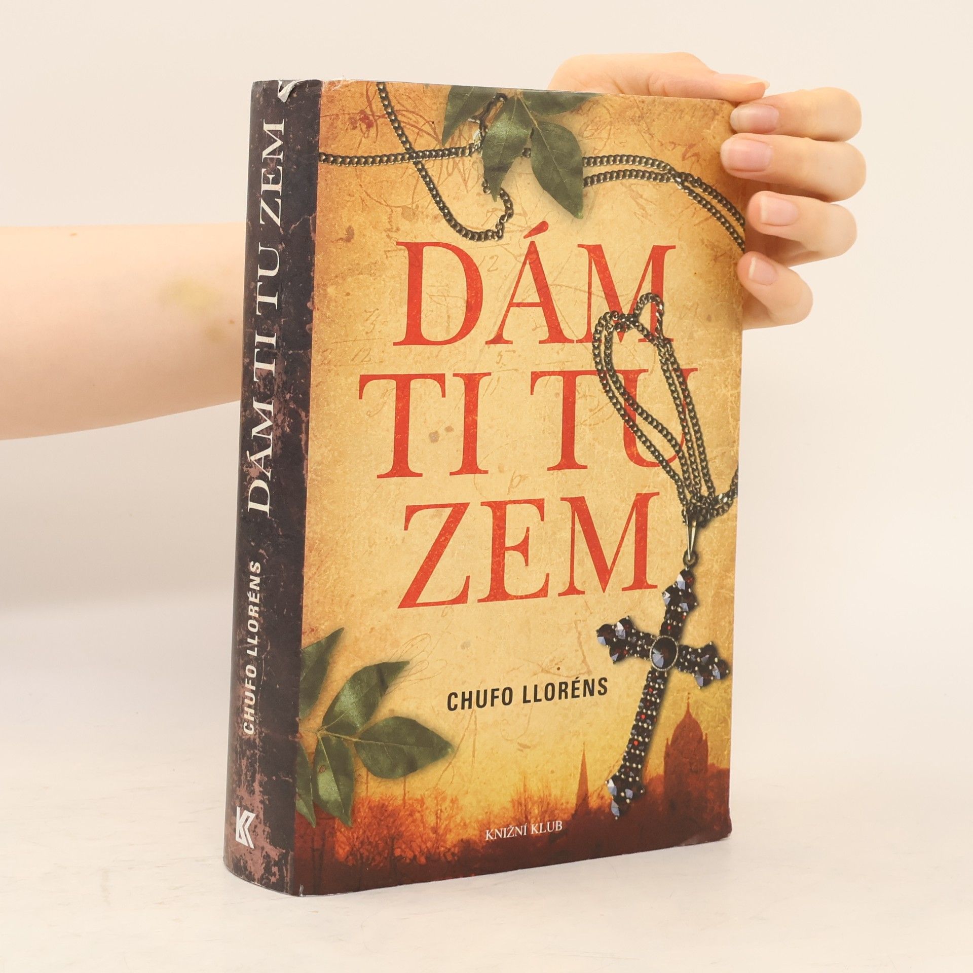 Chufo Lloréns Dám ti tu zem