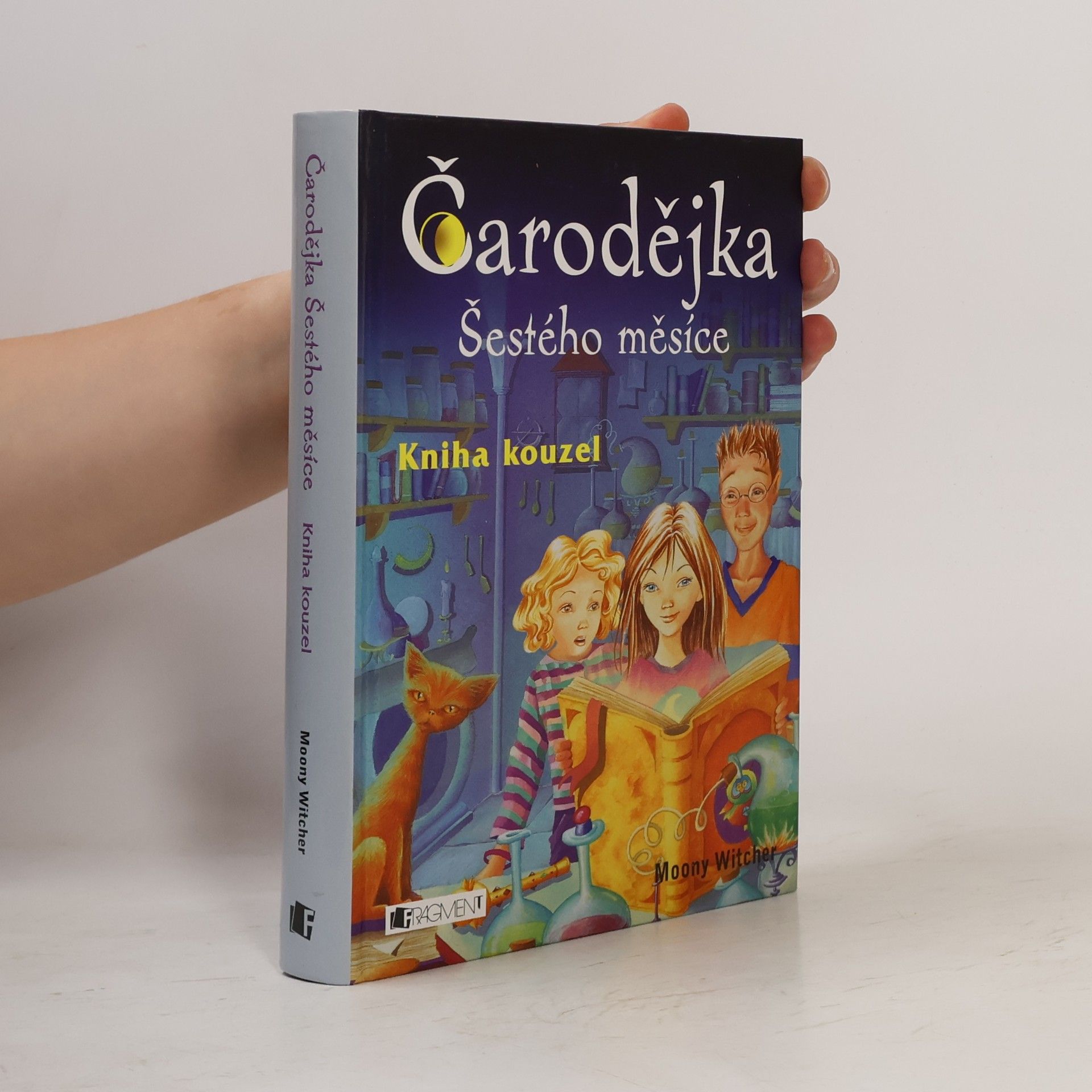 Moony Witcher Čarodějka Šestého měsíce. Kniha kouzel