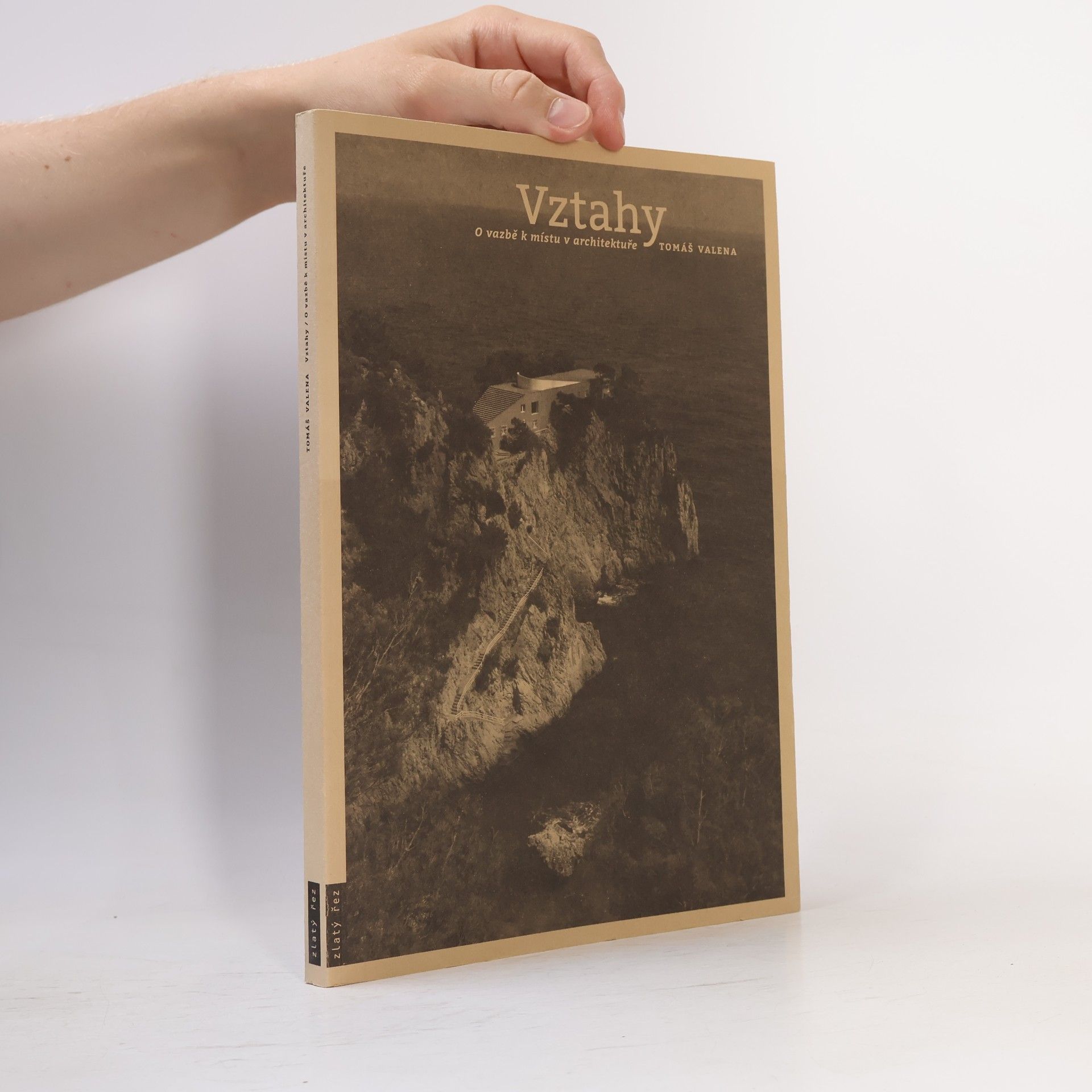 Vztahy - O vazbě k místu a architektuře