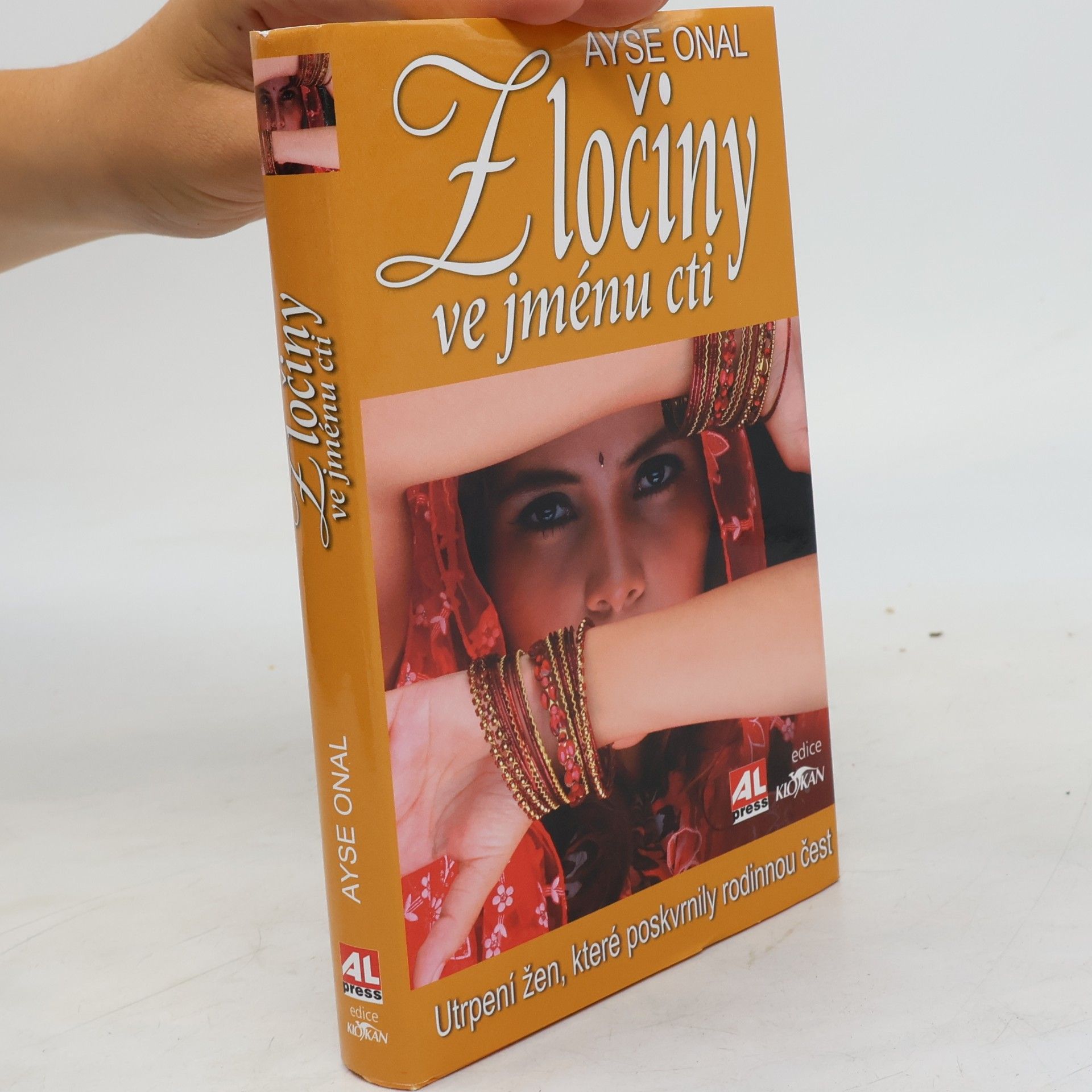 Ayşe Önal Zločiny ve jménu cti