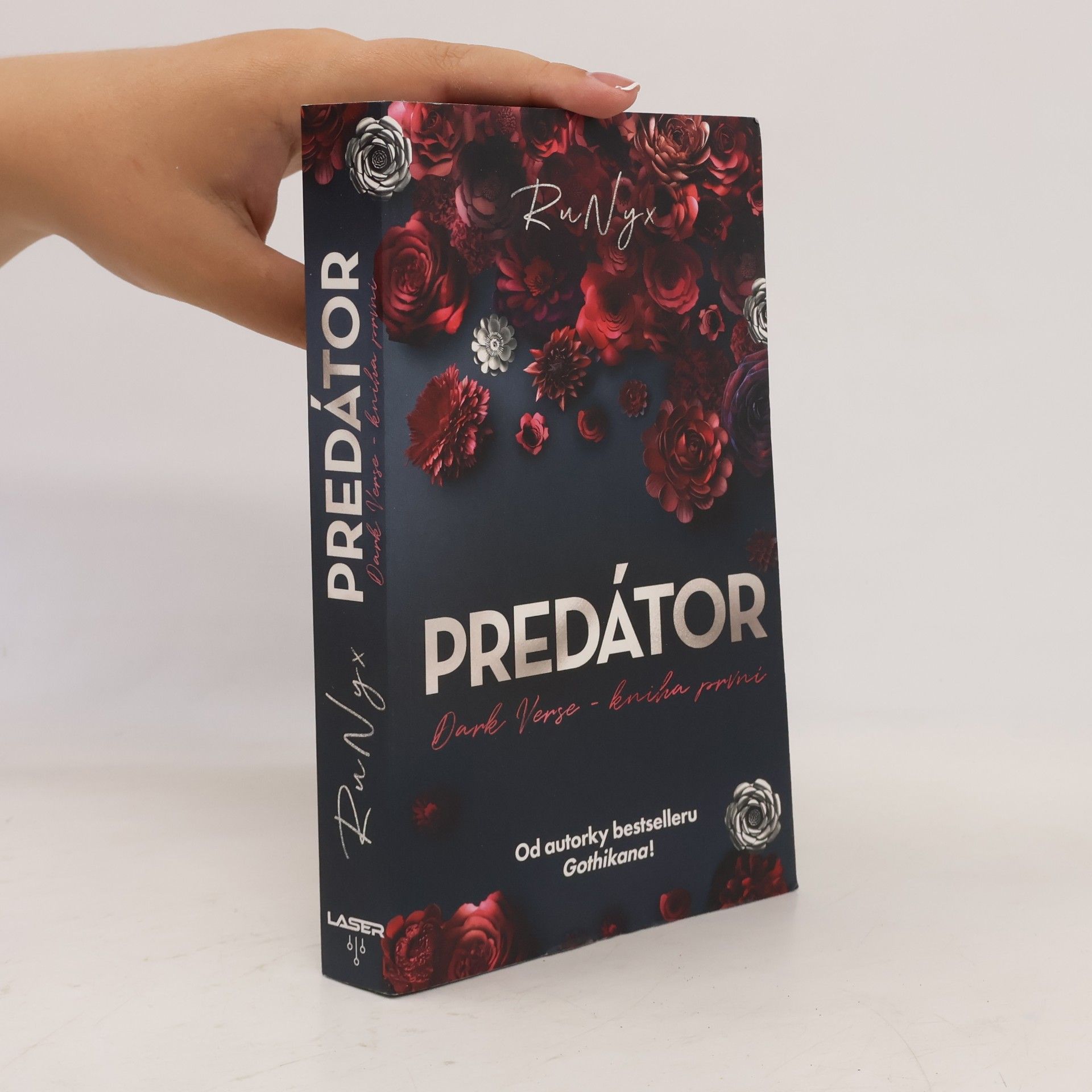 Dark Verse. Kniha první, Predátor