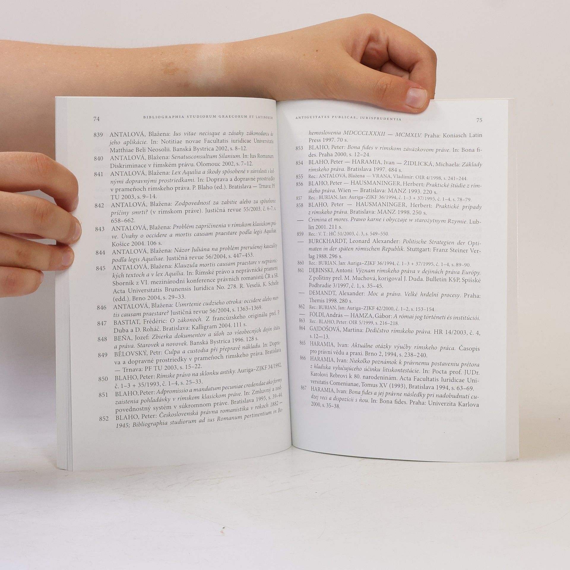 Erika Juríková Bibliografia gréckych a latinských štúdií v Slovenskej republike za roky 1993 — 2005