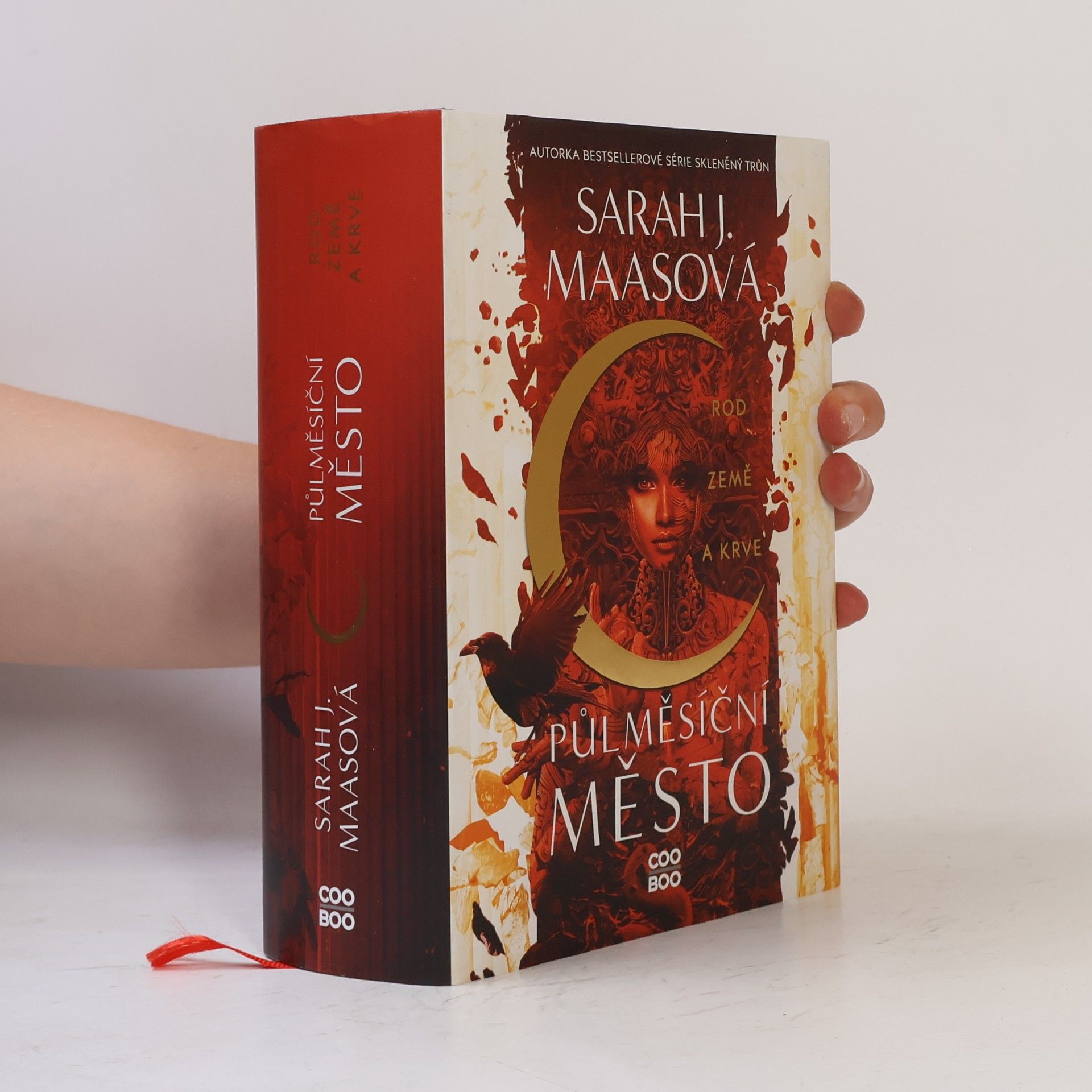 Sarah J. Maas Půlměsíční město. Rod země a krve