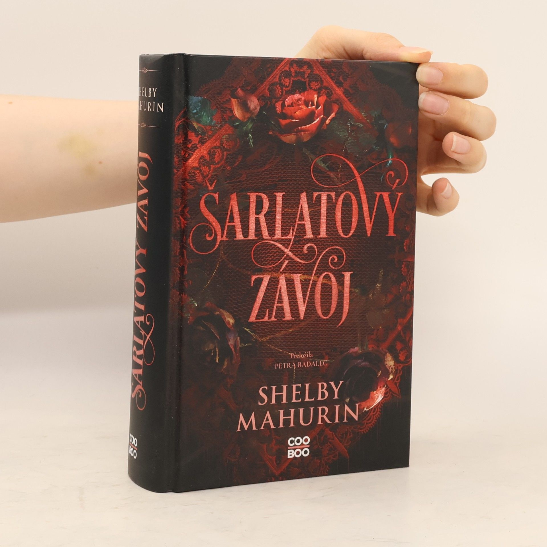 Shelby Mahurinová Šarlatový závoj