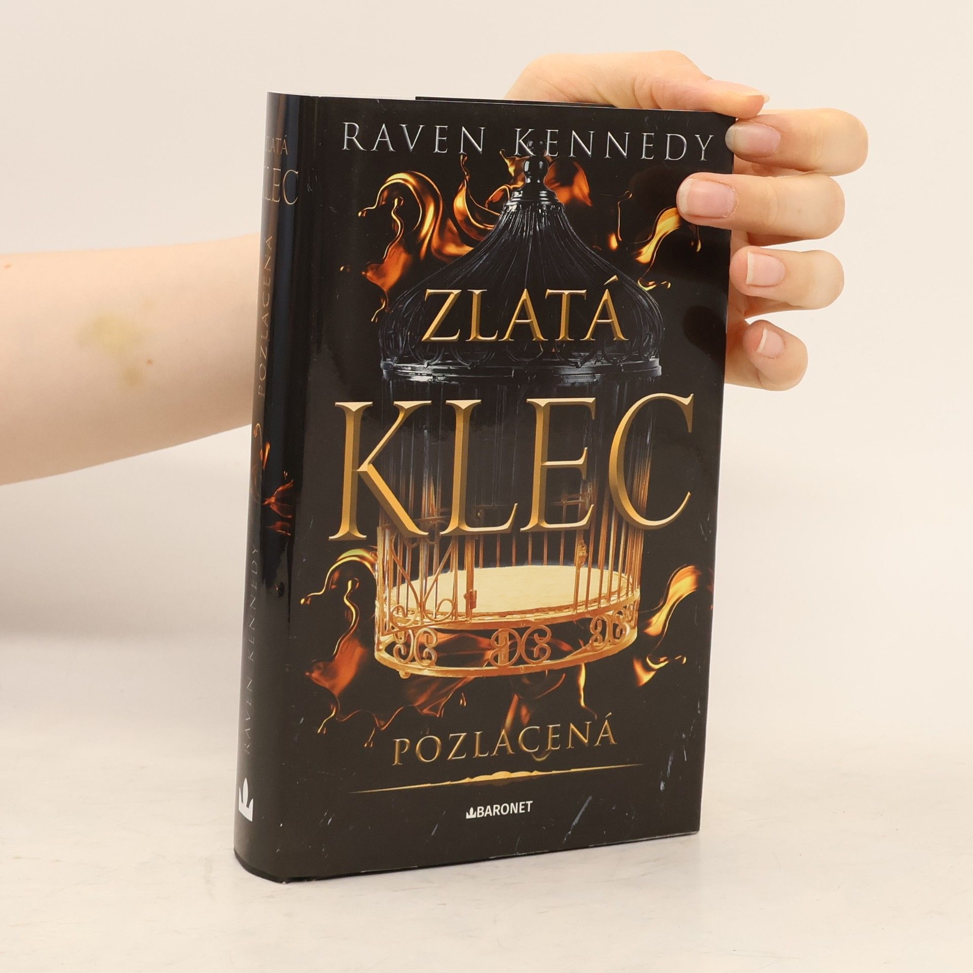 Raven Kennedy Zlatá klec. Pozlacená