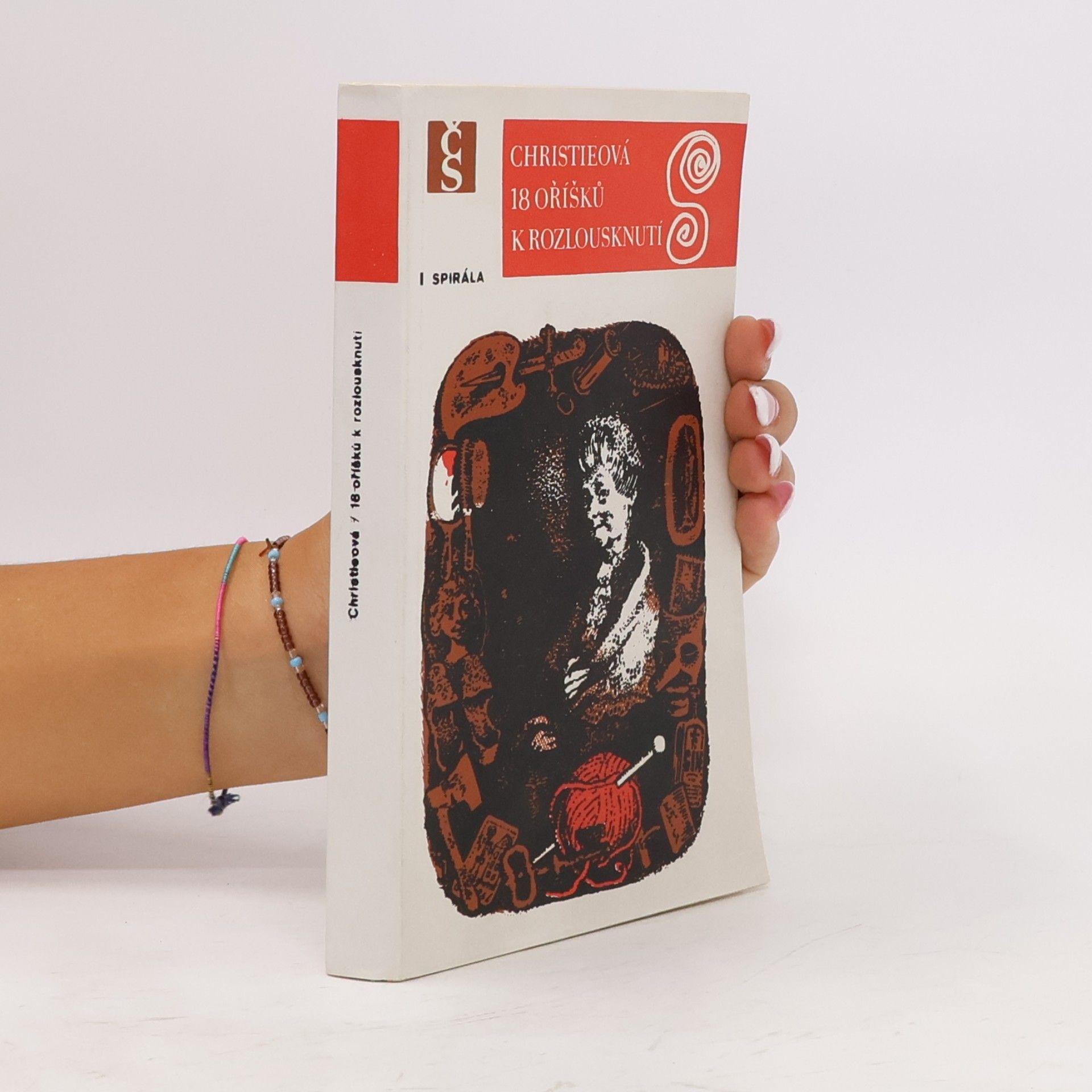 Agatha Christie 18 oříšků k rozlousknutí