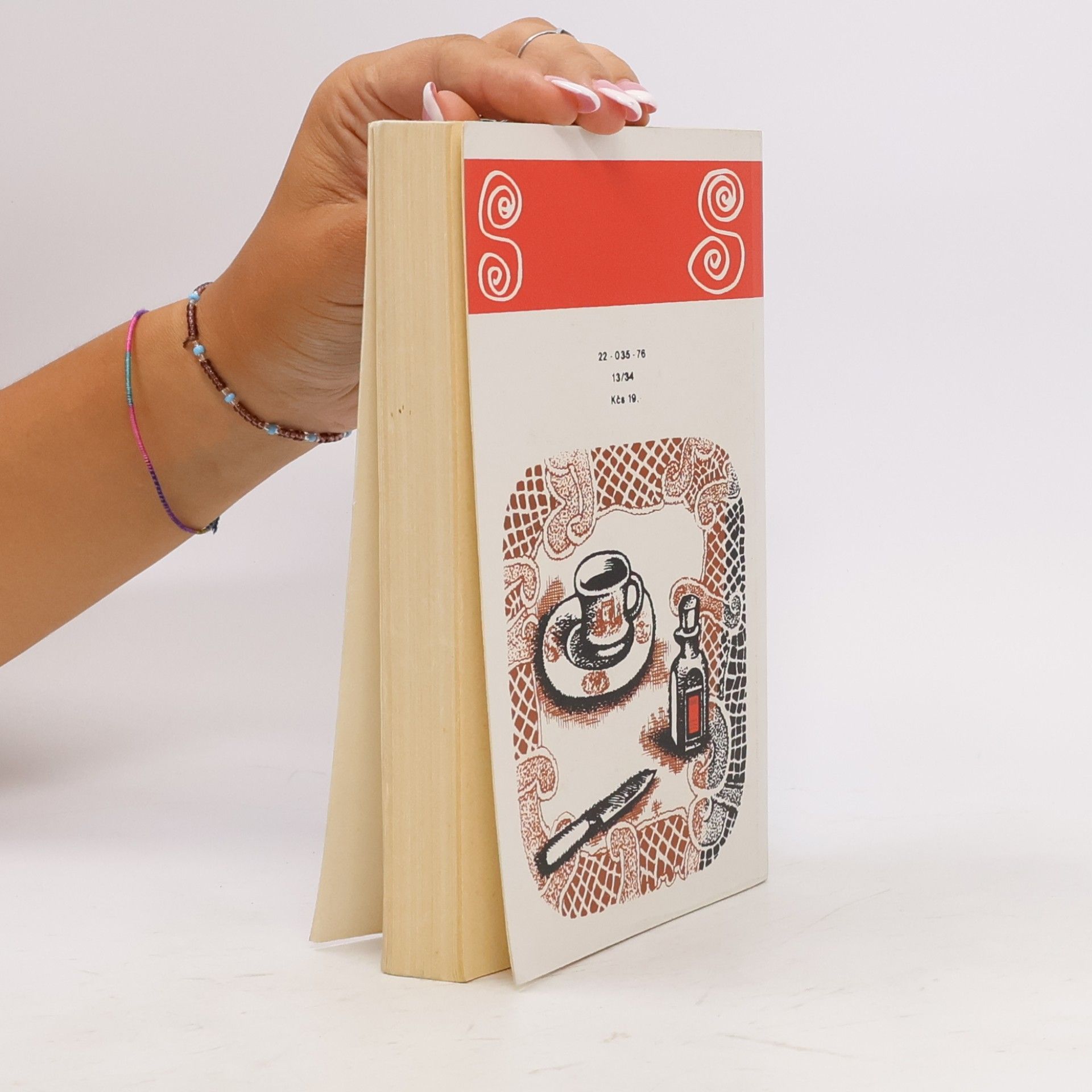 Agatha Christie 18 oříšků k rozlousknutí