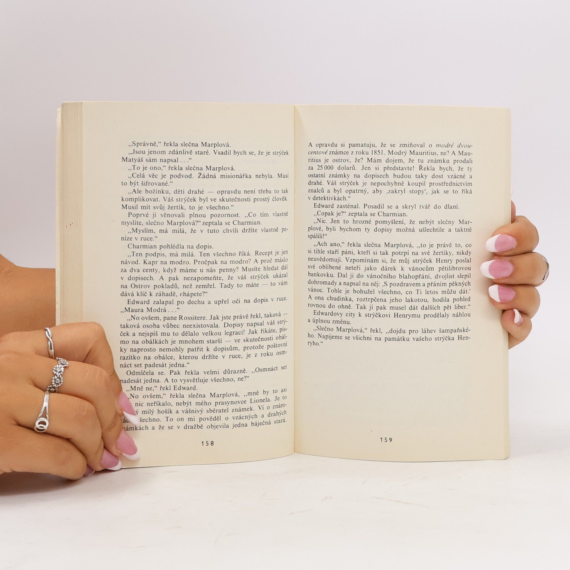 Agatha Christie 18 oříšků k rozlousknutí