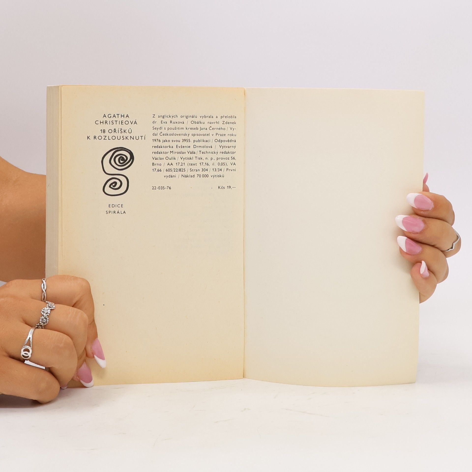 Agatha Christie 18 oříšků k rozlousknutí