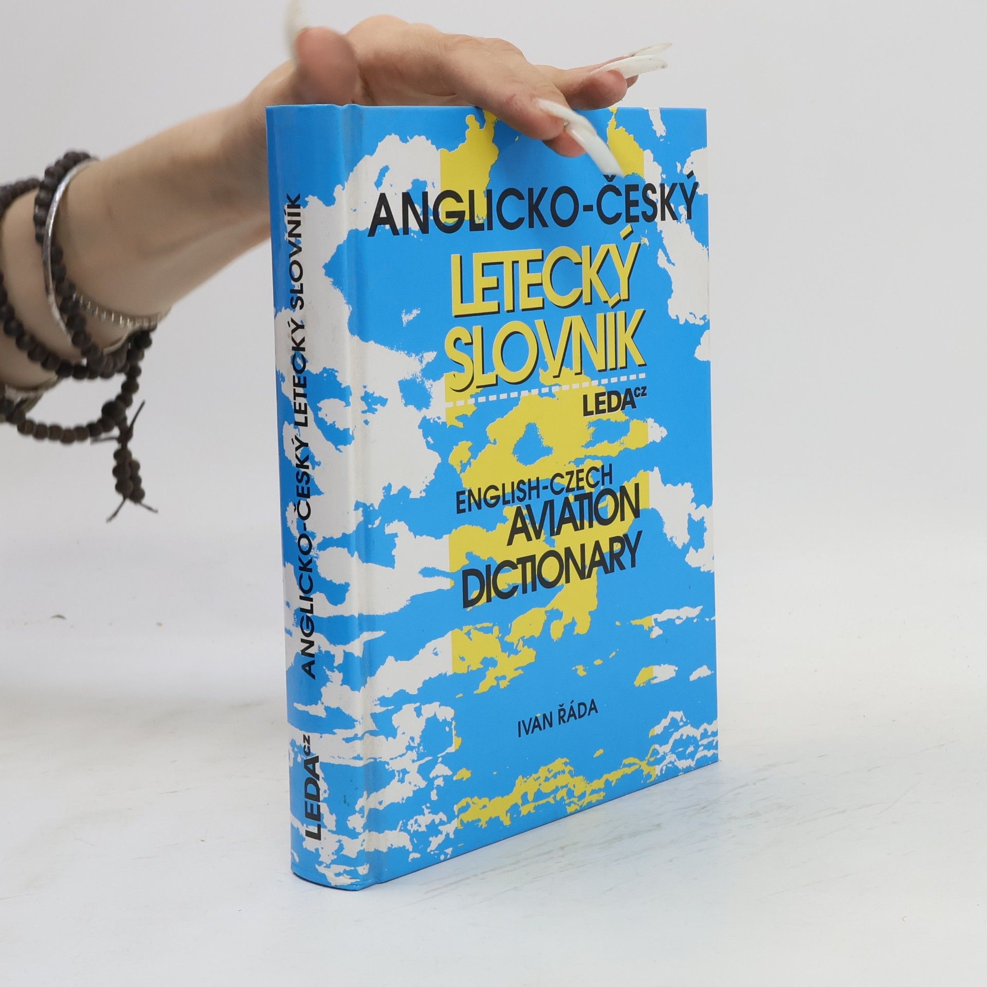 Ivan Řáda Anglicko-český letecký slovník = English-Czech aviation dictionary