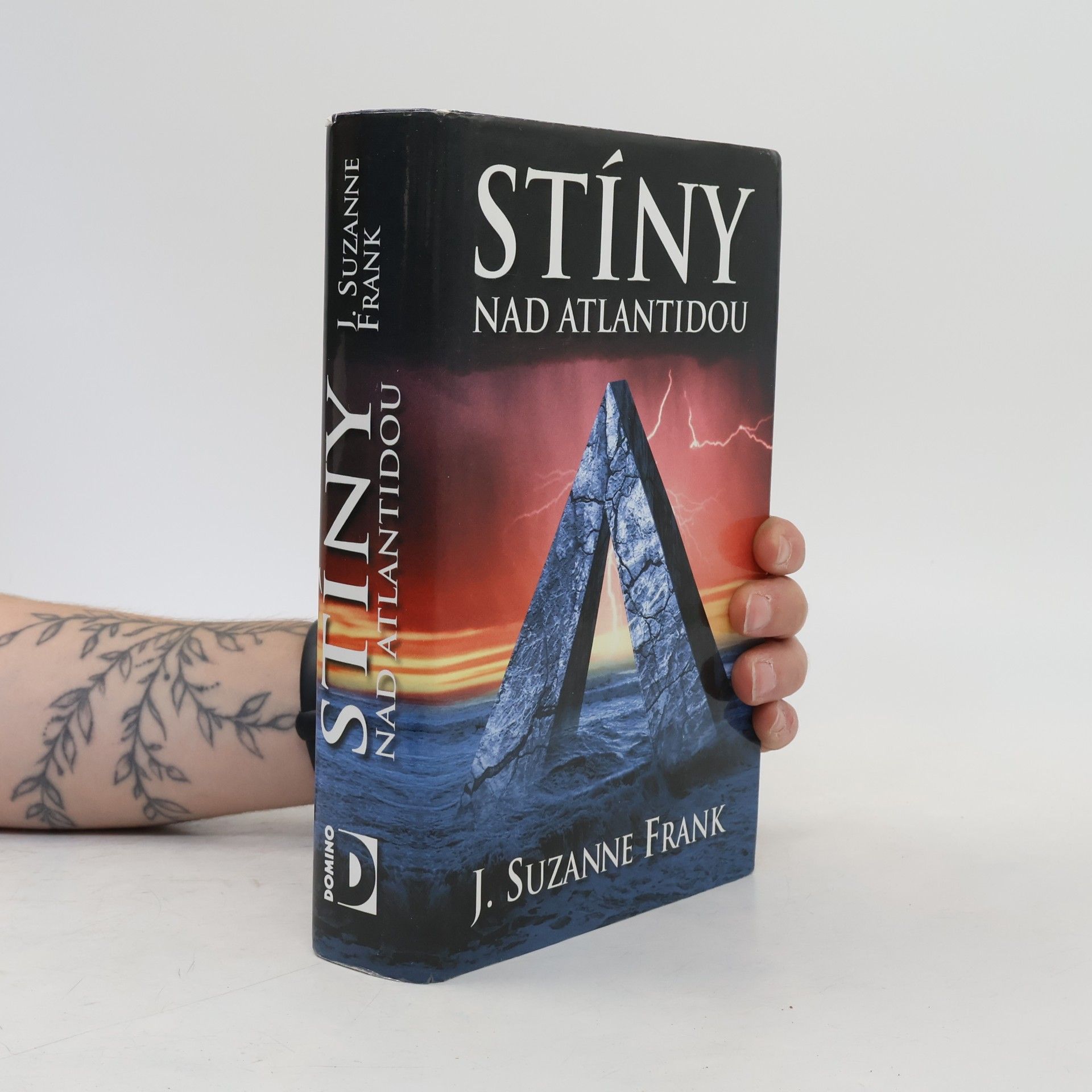 Suzanne Frank Stíny nad Atlantidou