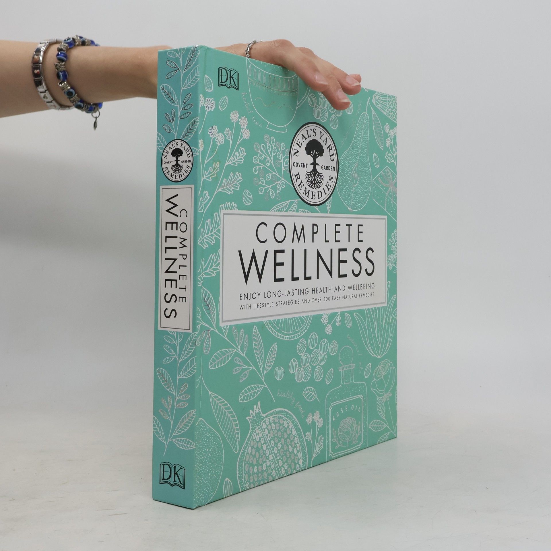 Neal's Yard Remedies complete wellness : enjoy long-lasting health and wellbeing with over 800 natural remedies