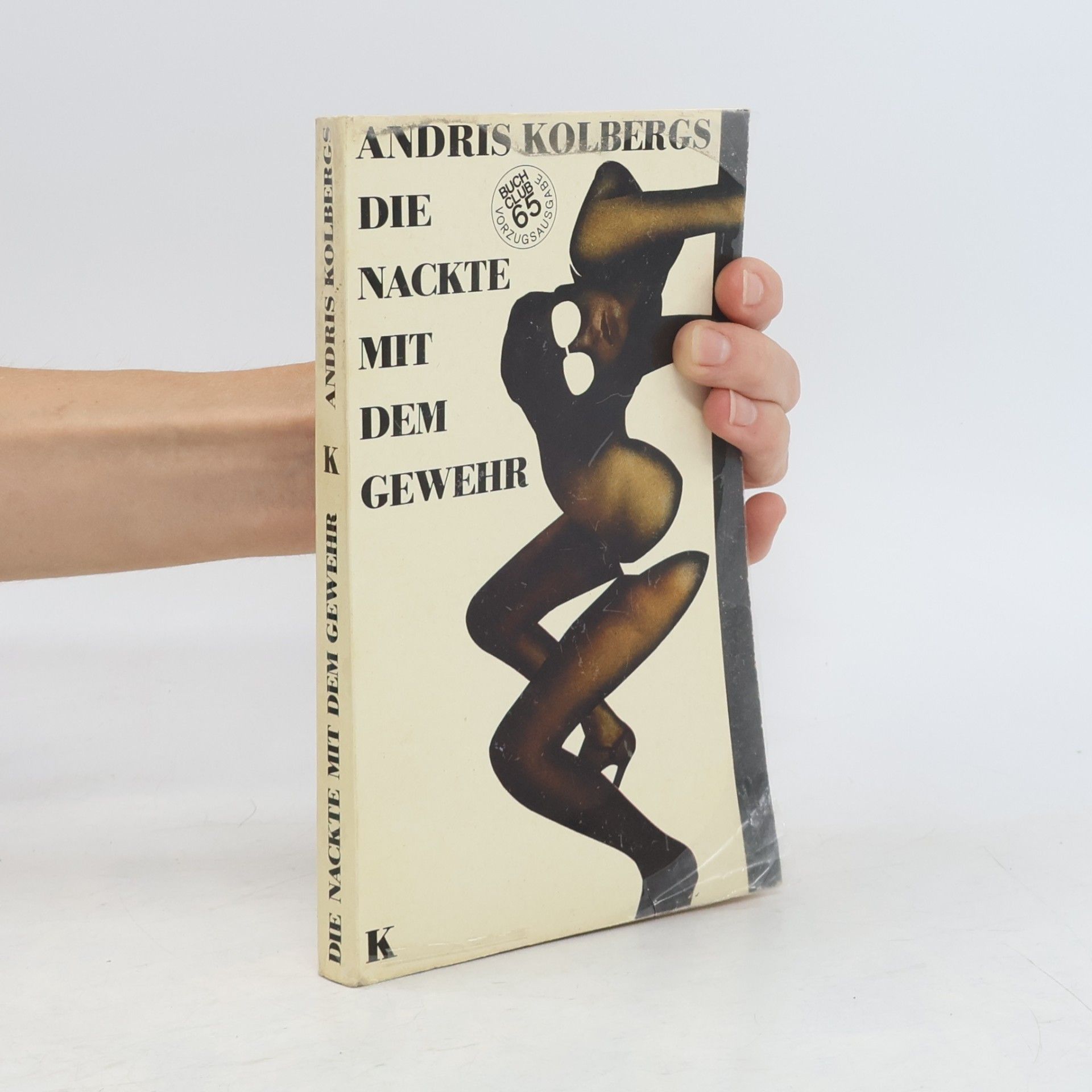 Andris Kolbergs Die Nackte mit dem Gewehr