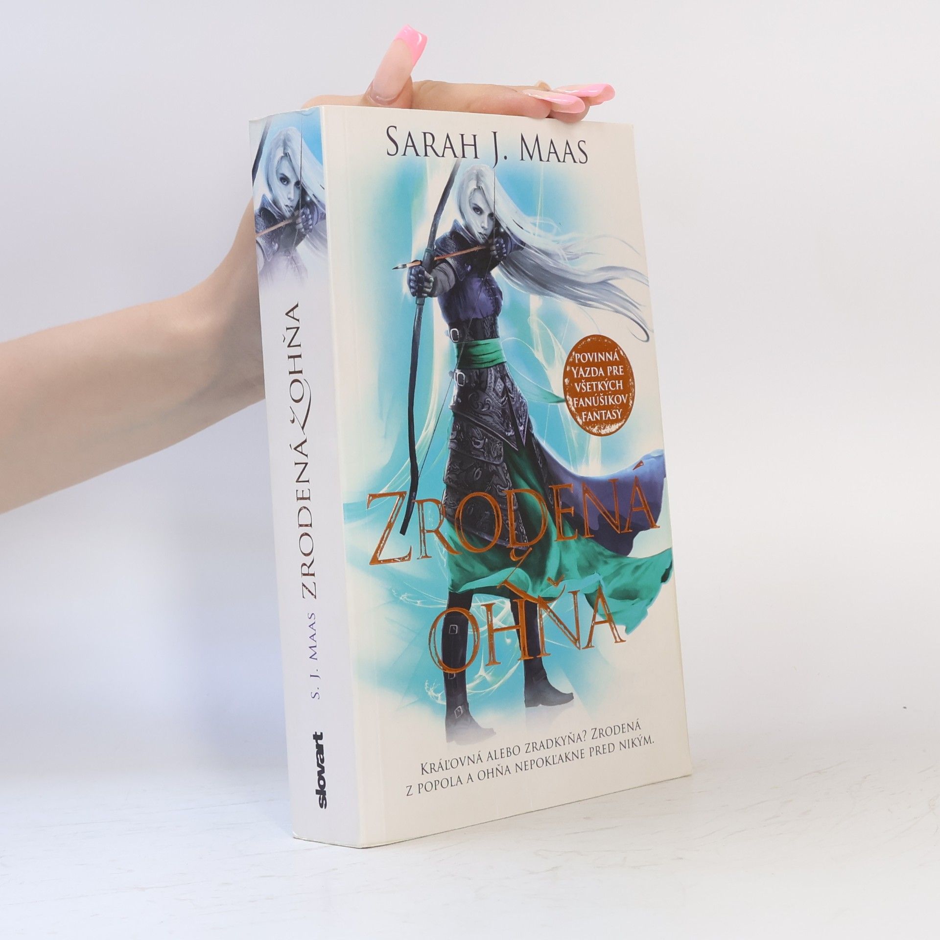 Sarah J. Maas Zrodená z ohňa