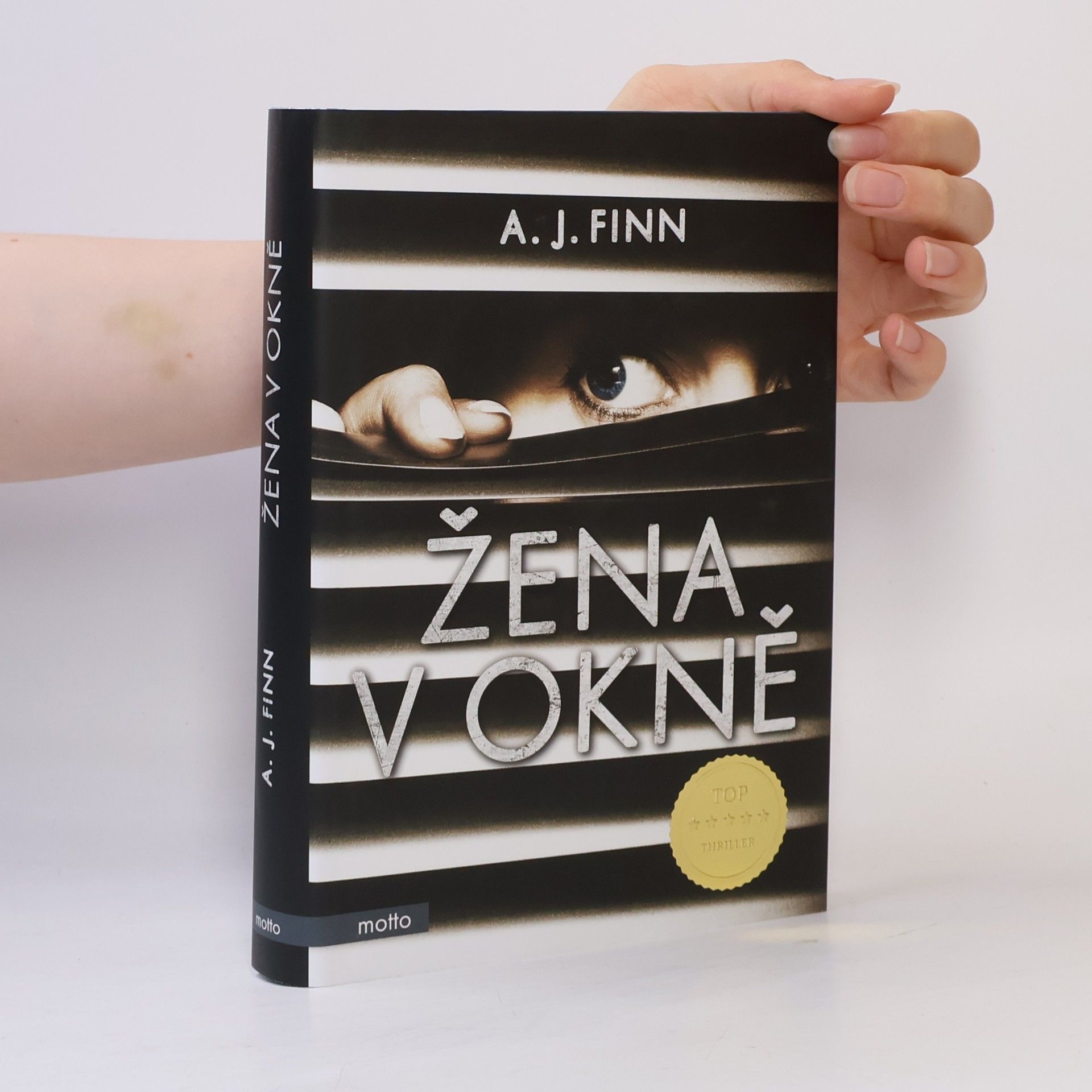 Žena v okně