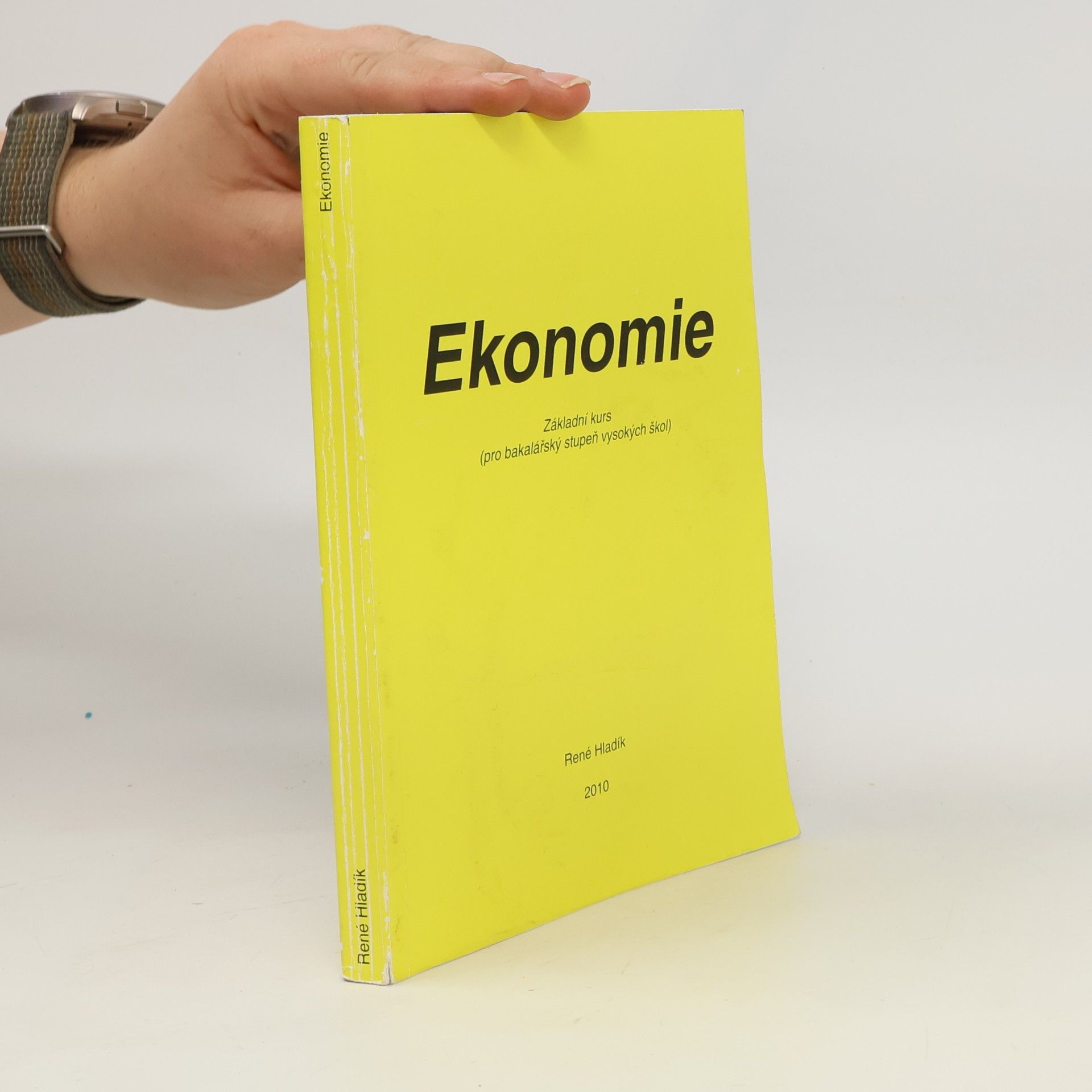 René Hladík Ekonomie: základní kurs (pro bakalářský stupeň vysokých škol)