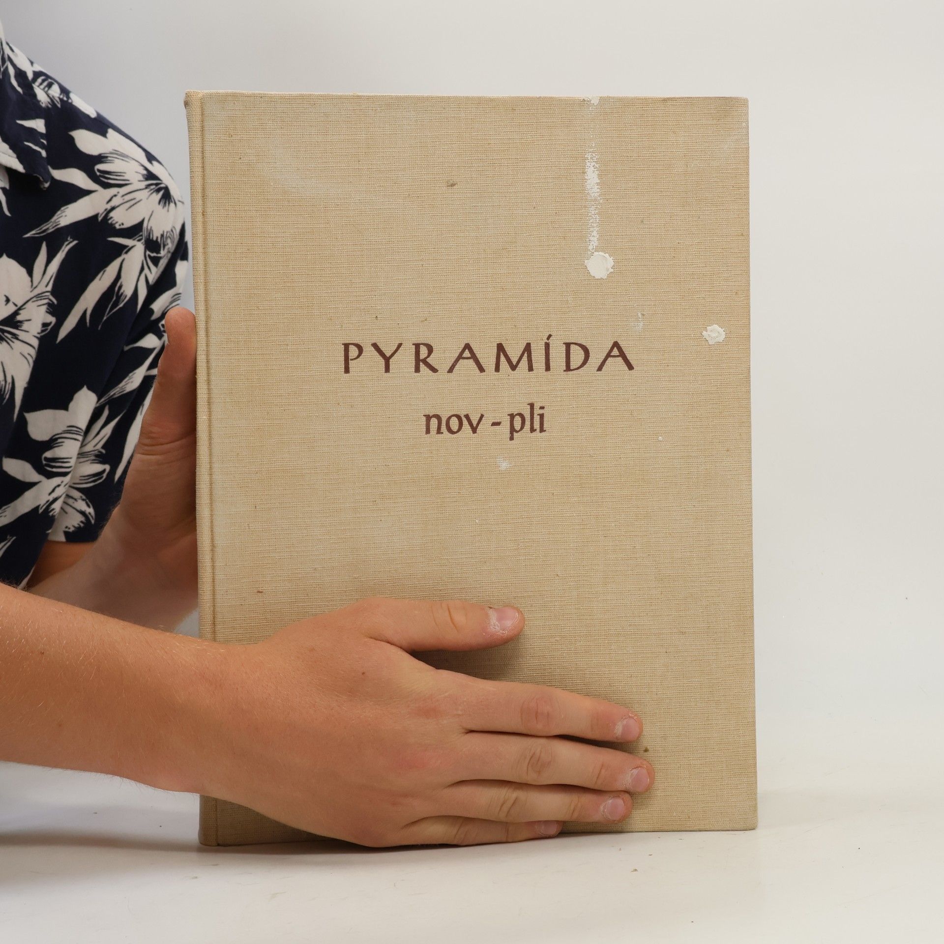 Kolektiv autorů Pyramída - nov-pli
