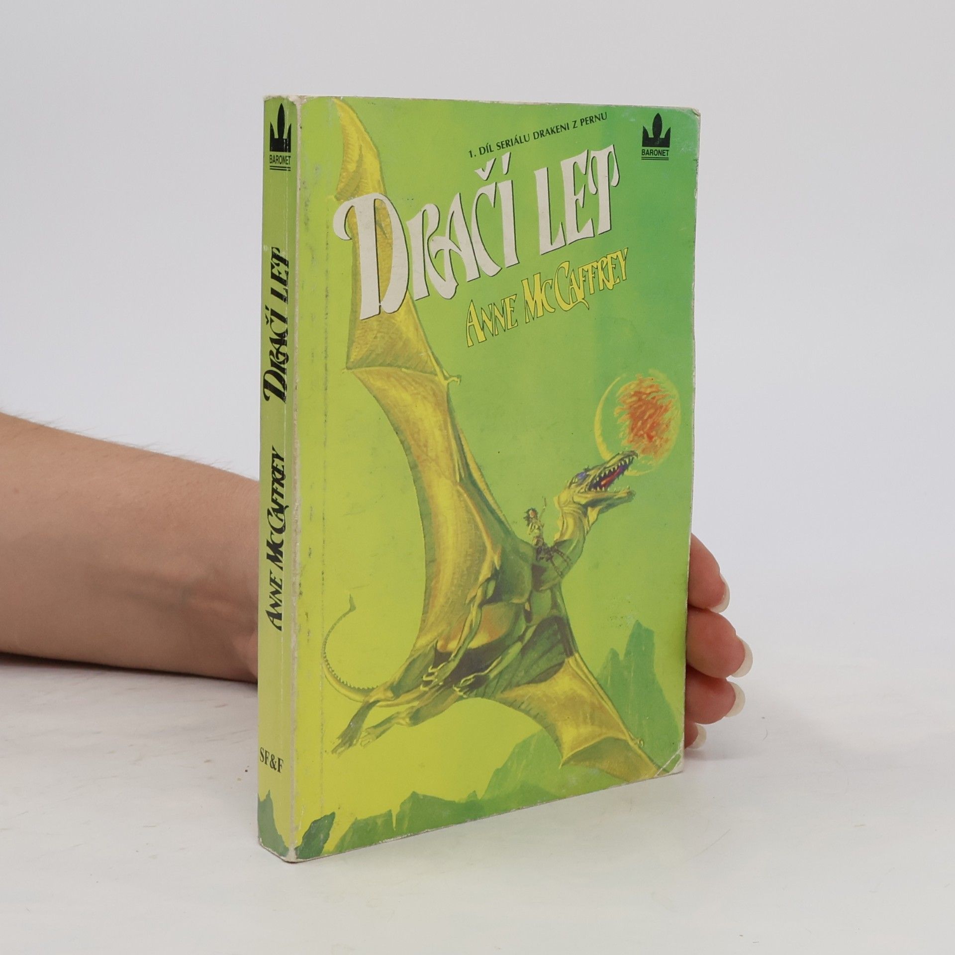 Anne McCaffrey Drakeni z Pernu 1. Dračí let