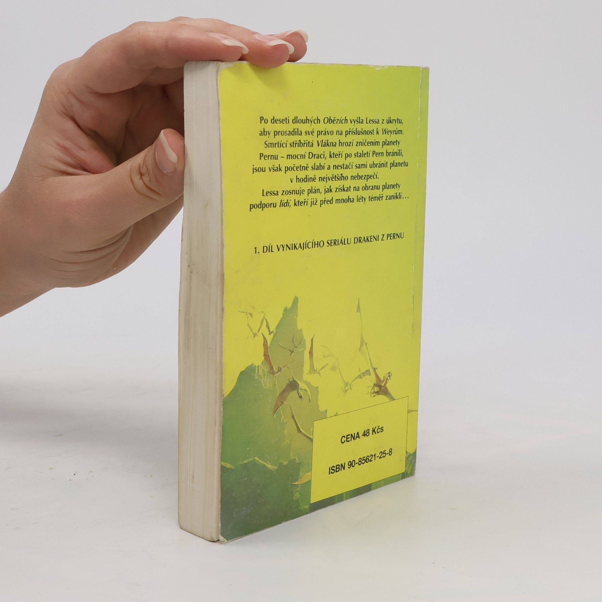 Anne McCaffrey Drakeni z Pernu 1. Dračí let