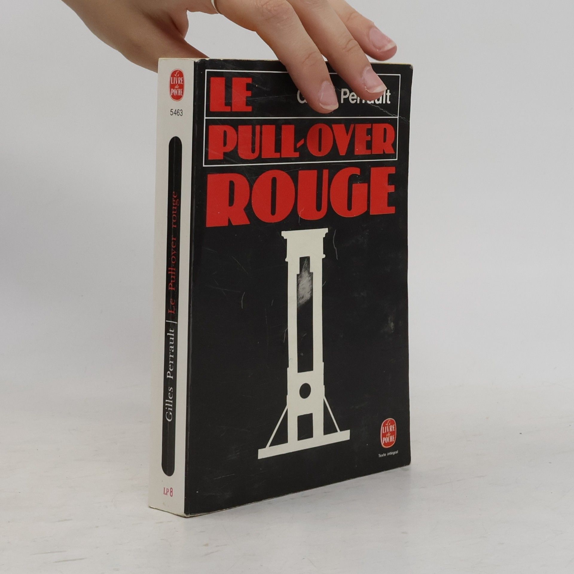 Gilles Perrault Le pull-over rouge - Texte intégral