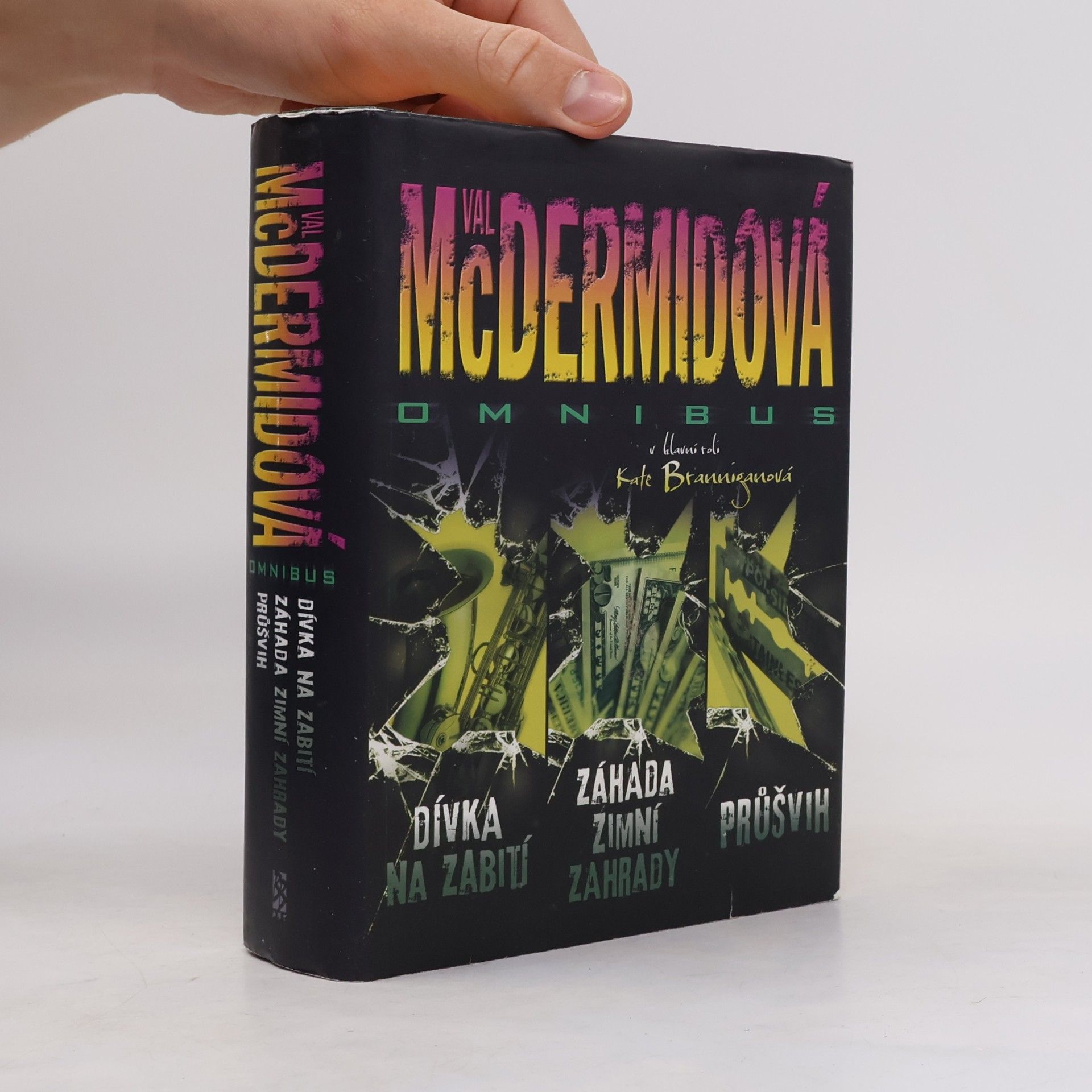 Val McDermid Dívka na zabití, Záhada zimní zahrady, Průšvih