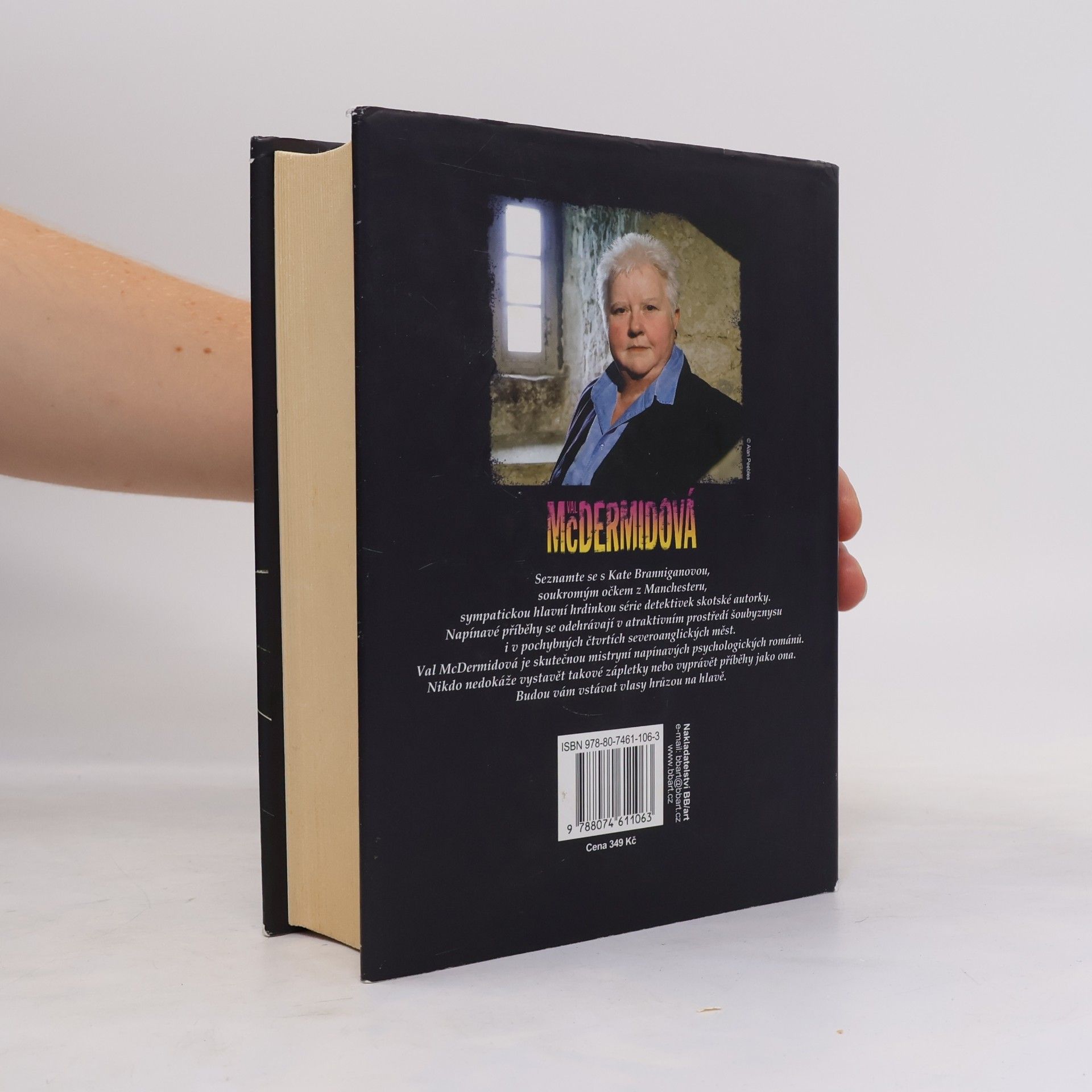 Val McDermid Dívka na zabití, Záhada zimní zahrady, Průšvih