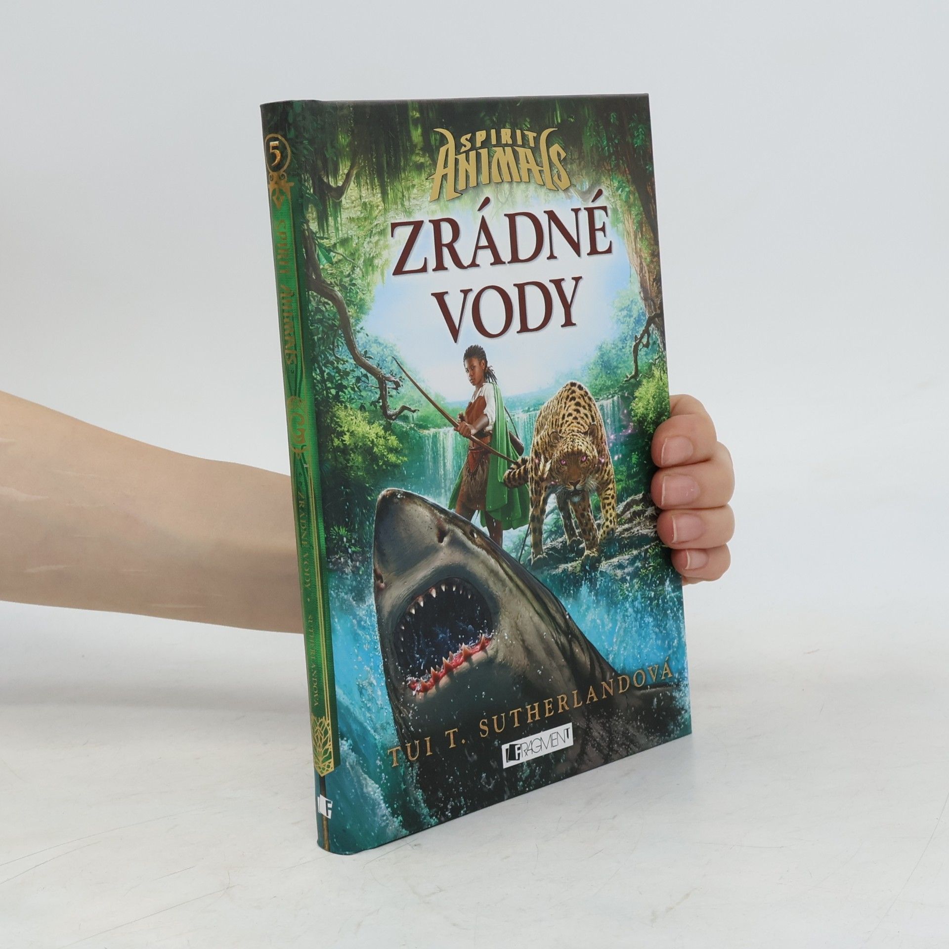 Tui T. Sutherland Zrádné vody