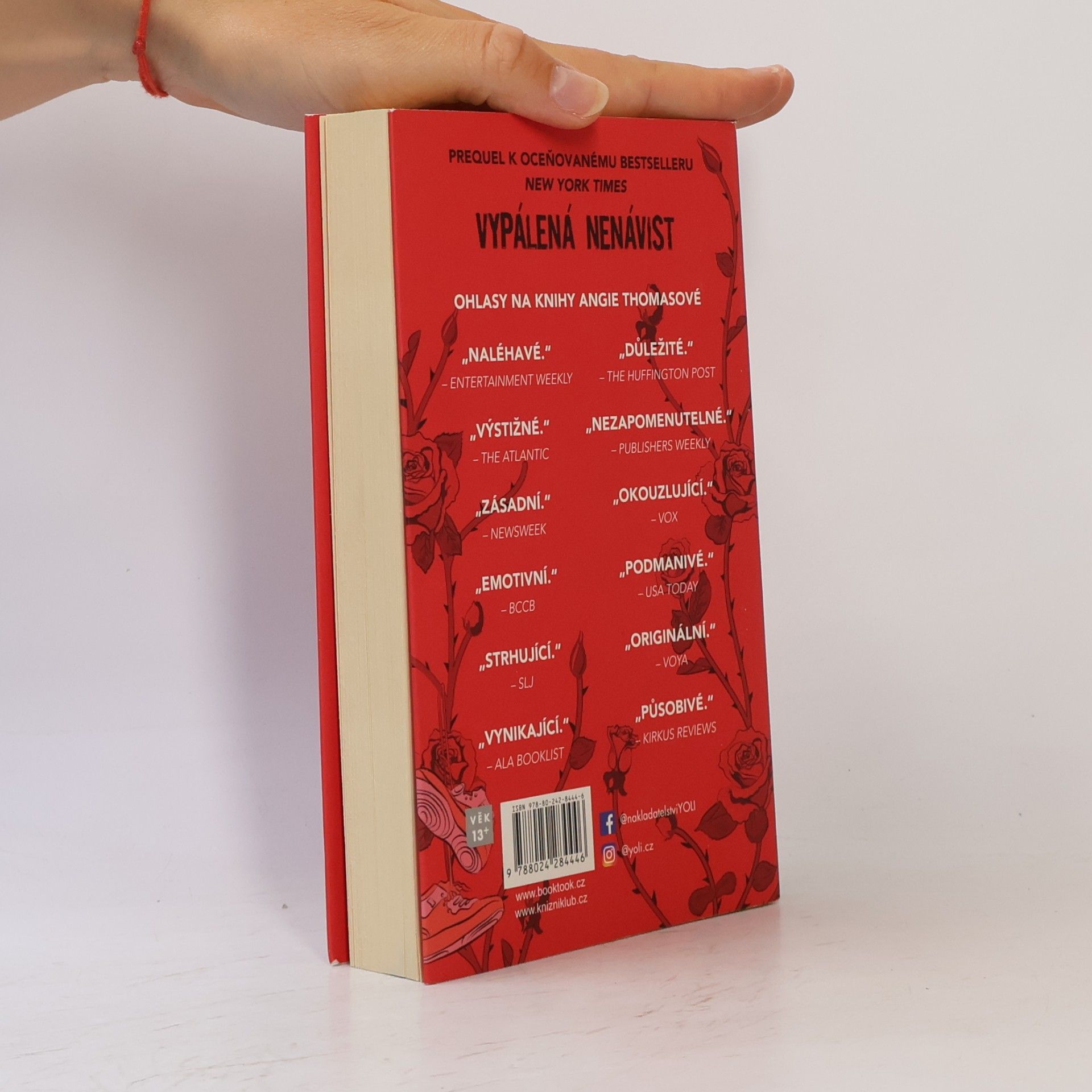 Angie Thomas Růže v betonu