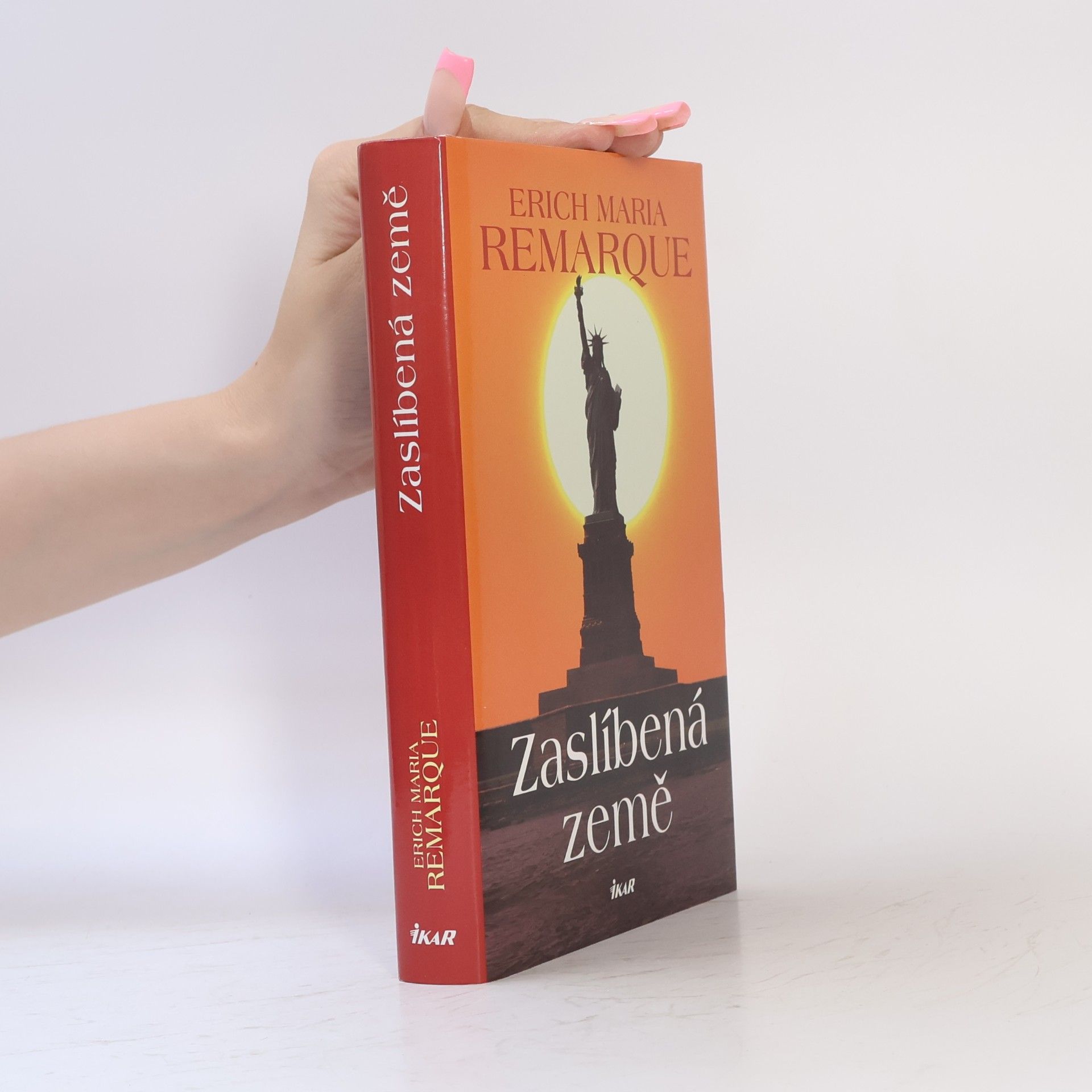 Erich Maria Remarque Zaslíbená země
