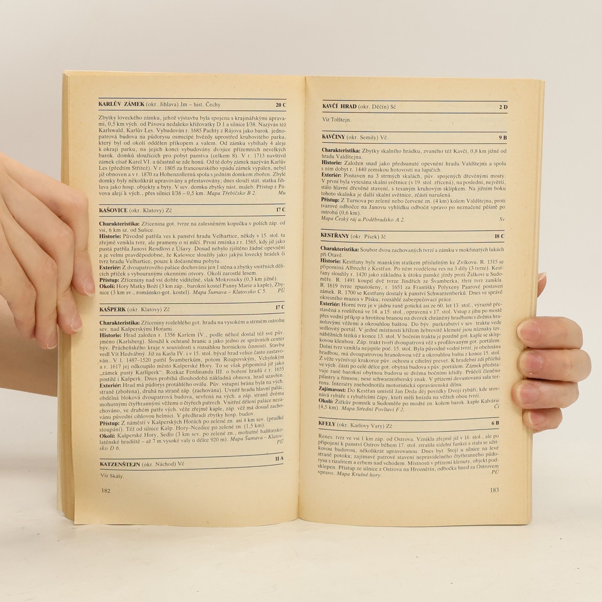 Auteurscollectief Hrady a zámky v Čechách. A-Z na cesty