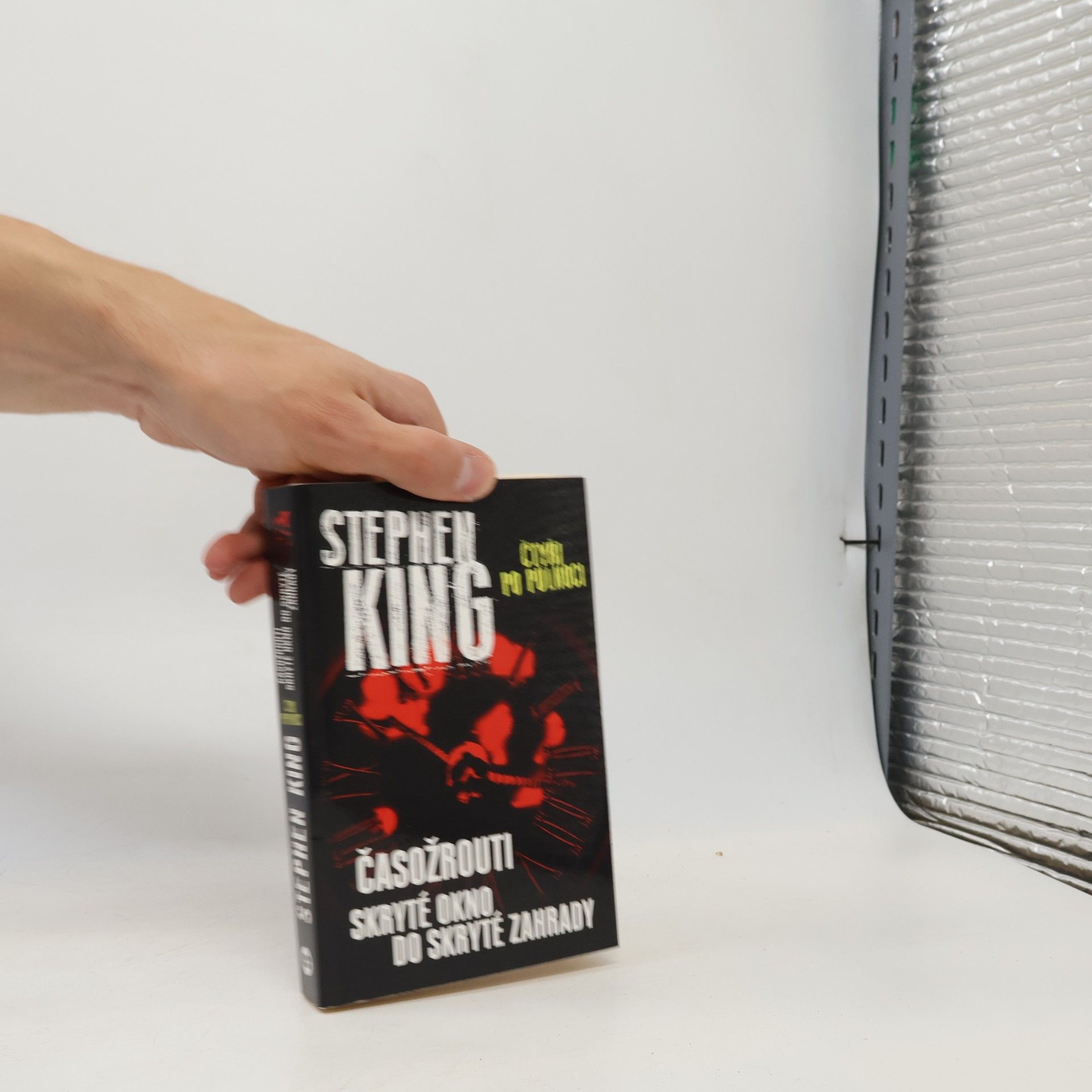 Stephen King Čtyři po půlnoci, Časožrouti, Skryté okno do zahrady