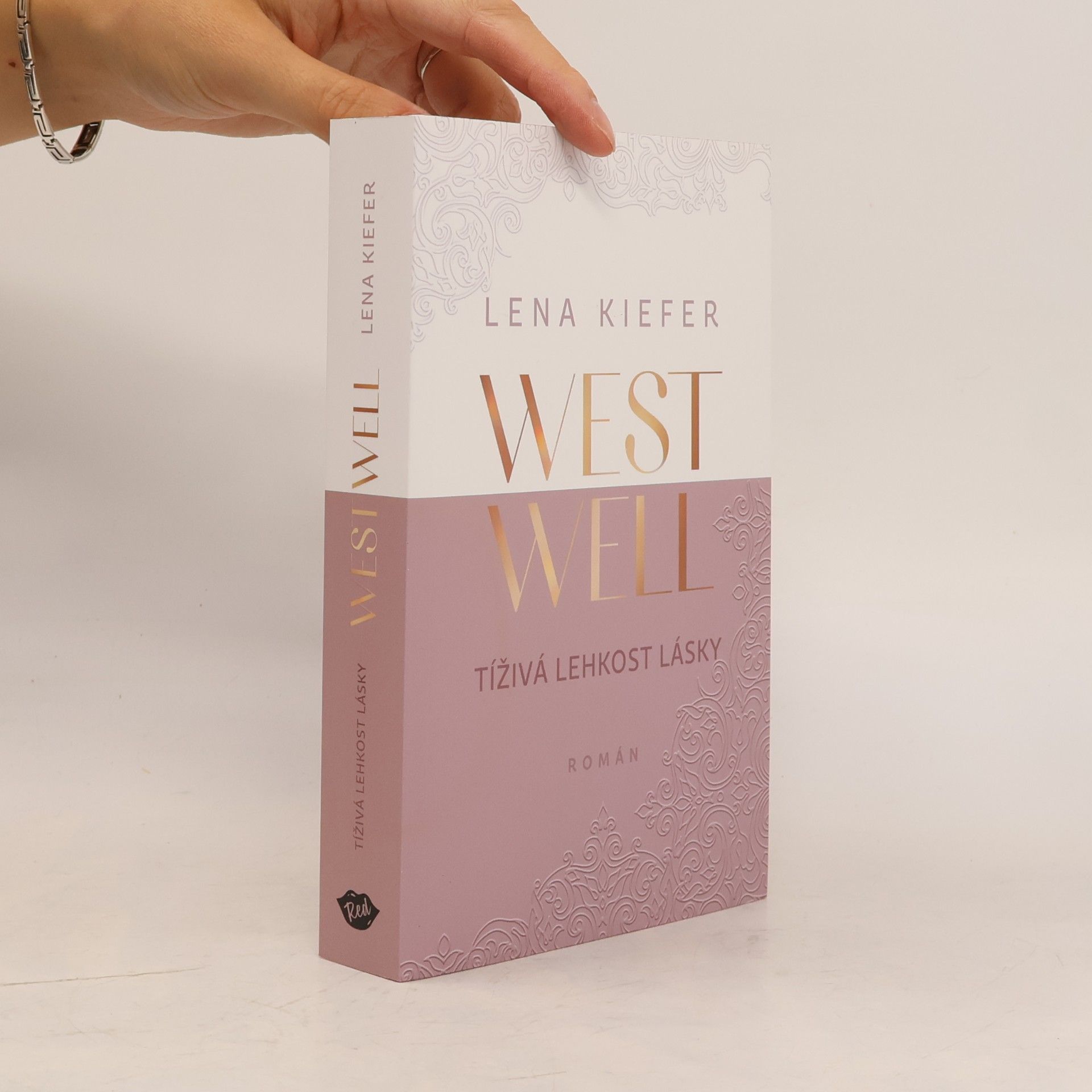 Lena Kiefer Westwell. Tíživá lehkost lásky