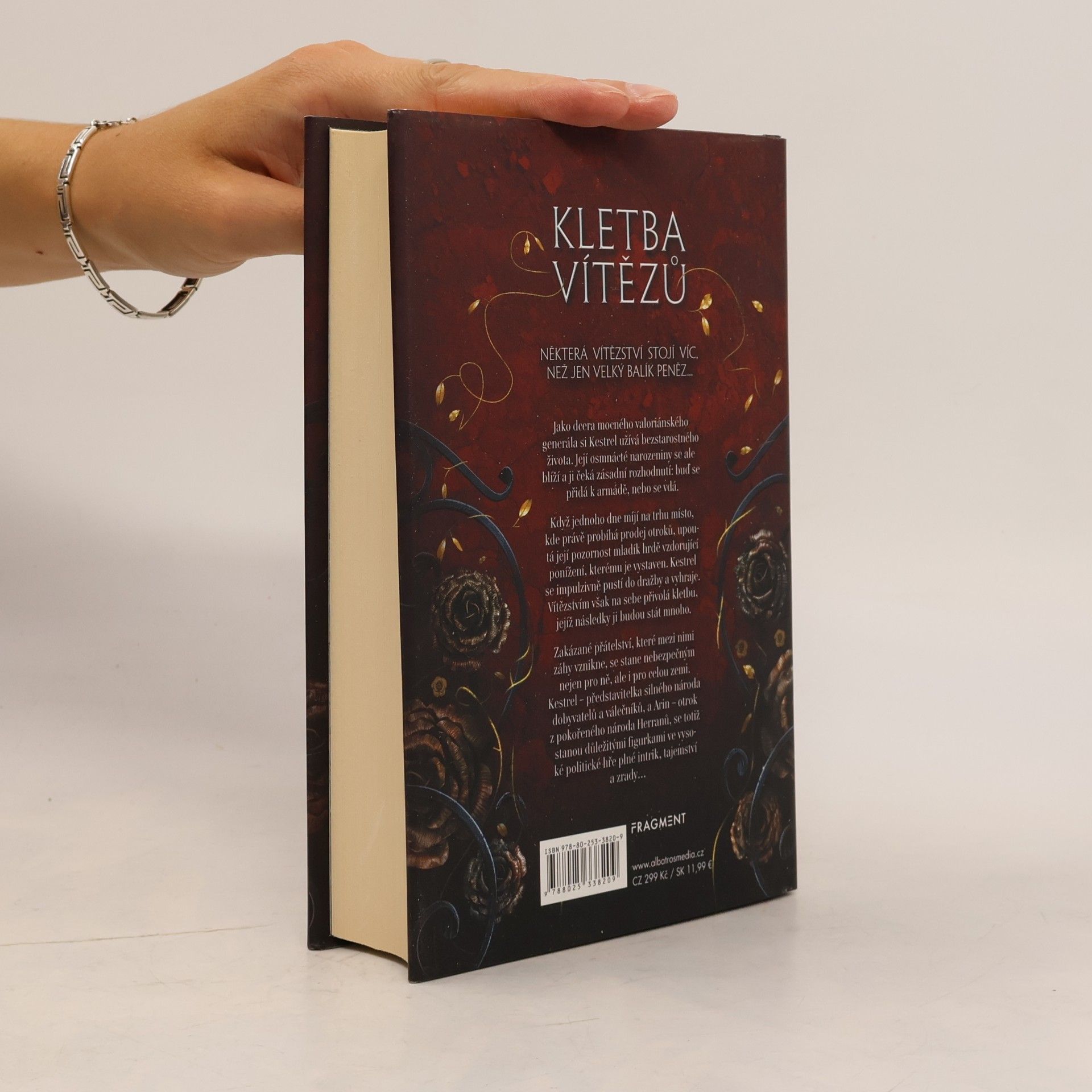 Marie Rutkoski Kletba vítězů