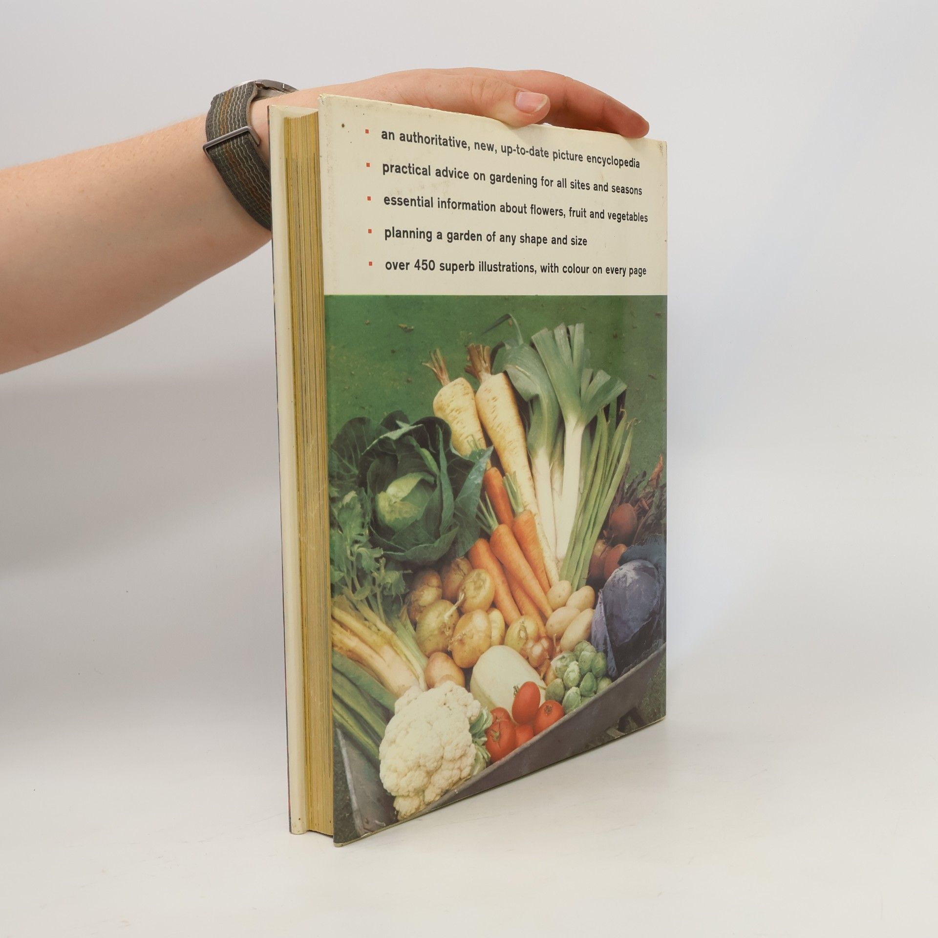 Frances Perry Gardening in colour. An illustrated encyclopedia for every gardener.